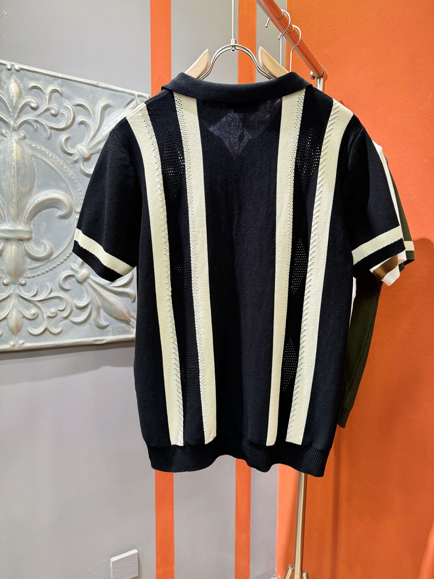 Moncler Fashion Short-Sleeved Shirt: Luxury Design with Imported Knitting Fabric and Superb Quality - 图片 9