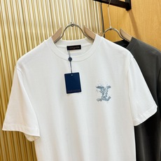 (最大可穿240斤) LV路易威登 2025春夏新款短袖T恤!走秀图案时尚休闲短袖T恤衫!设计logo (最大可穿240斤) LV路易威登 2025春夏新款短袖T恤!走秀图案时尚休闲短袖T恤衫!设计logo