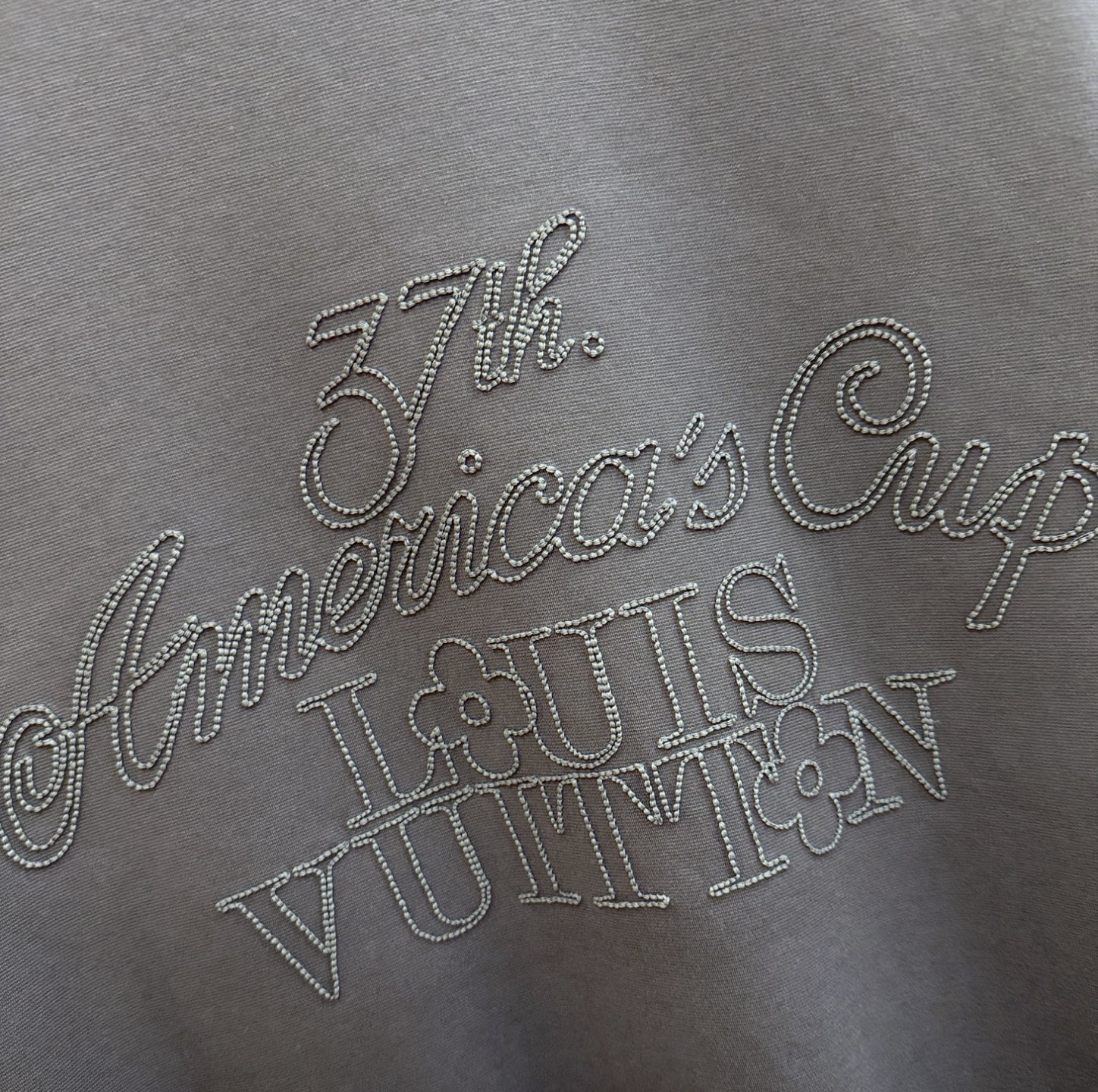 LV路易威登 2025春夏新款短袖T恤！走秀图案时尚休闲短袖T恤衫！设计logo设计！极具设计精选客供面