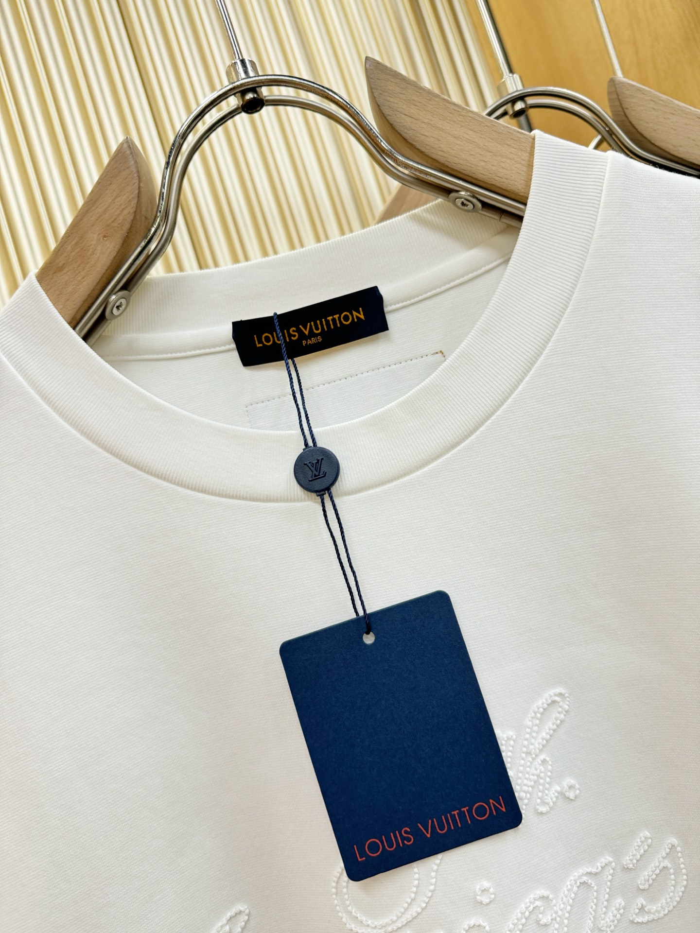 LV路易威登 2025春夏新款短袖T恤！走秀图案时尚休闲短袖T恤衫！设计logo设计！极具设计精选客供面