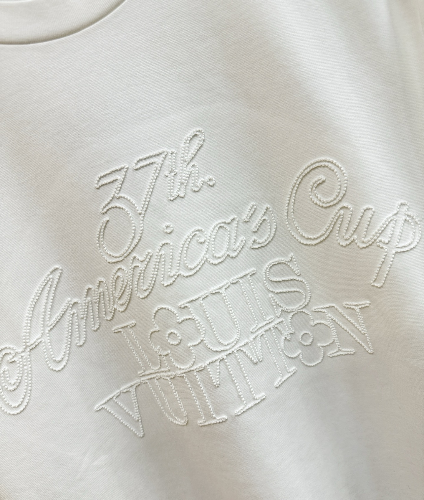 LV路易威登 2025春夏新款短袖T恤！走秀图案时尚休闲短袖T恤衫！设计logo设计！极具设计精选客供面