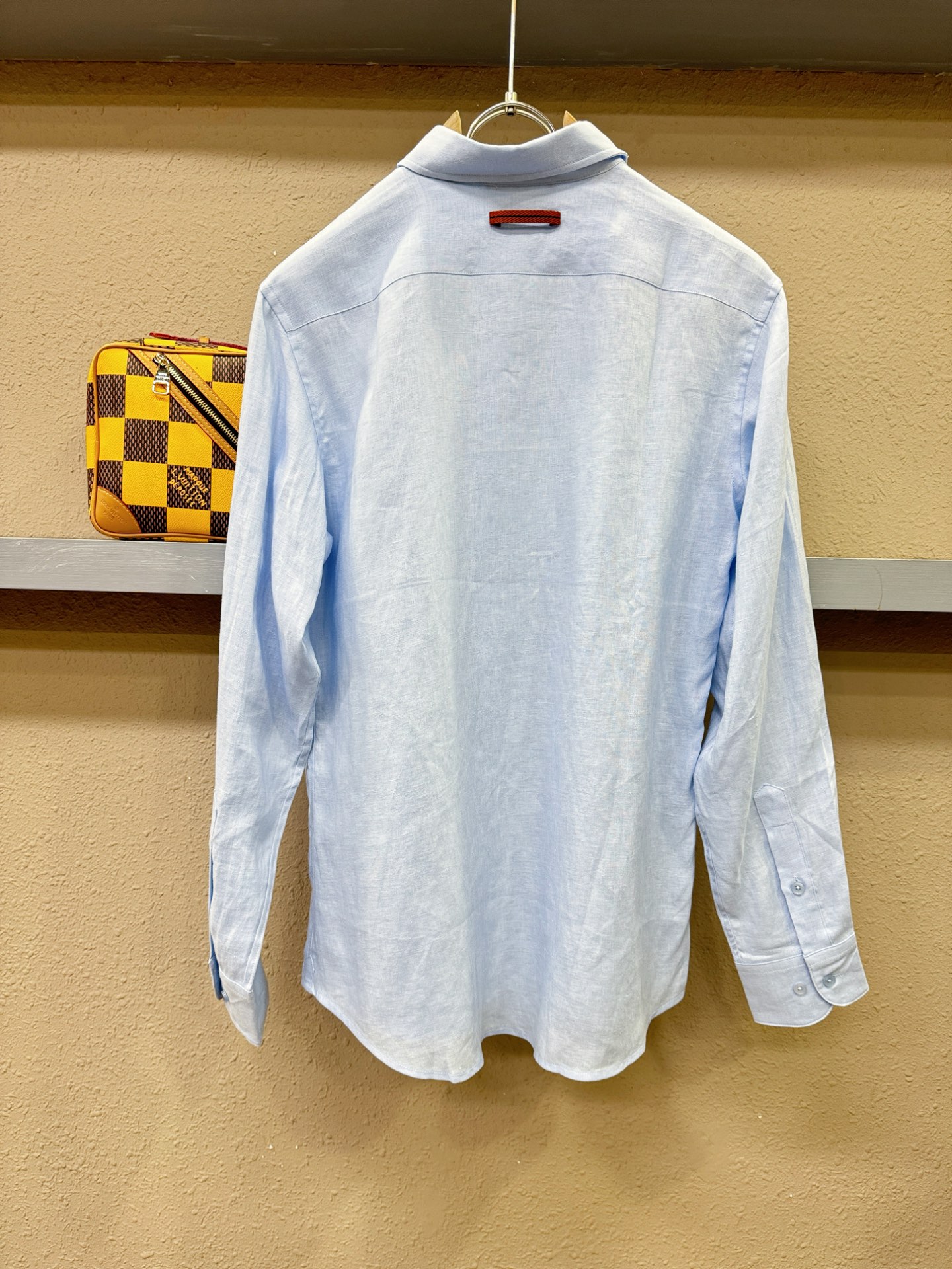 Loro Piana诺悠翩雅 2025专柜同款亚麻衬衫，100%亚麻面料，亚麻衬衫就足够腔调，作为衬衫外