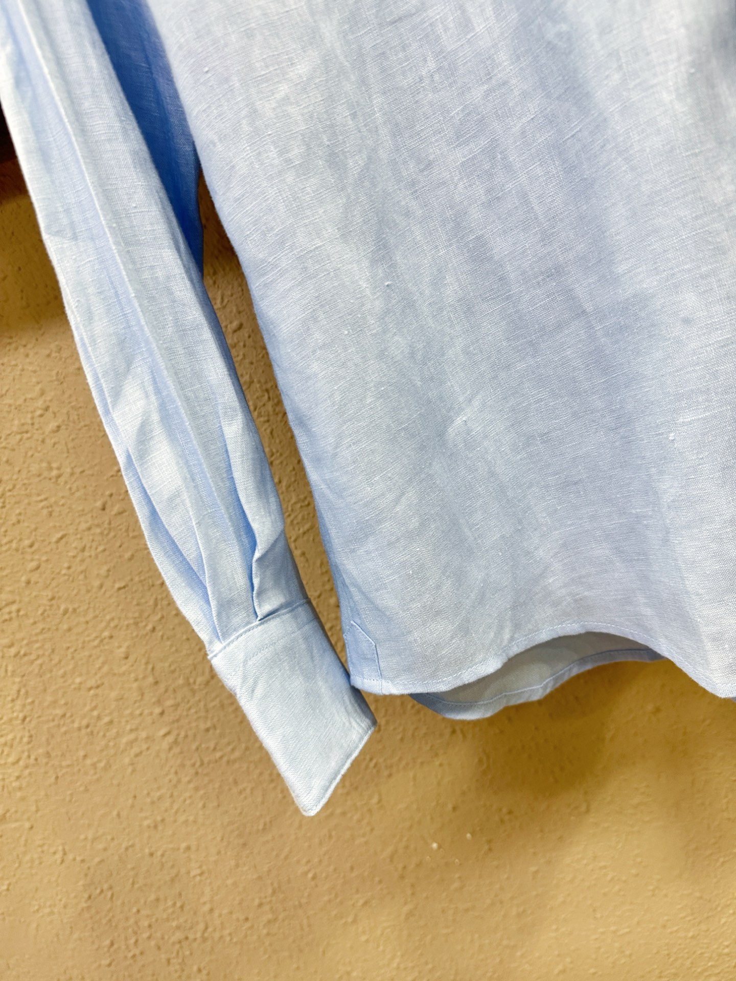 Loro Piana诺悠翩雅 2025专柜同款亚麻衬衫，100%亚麻面料，亚麻衬衫就足够腔调，作为衬衫外