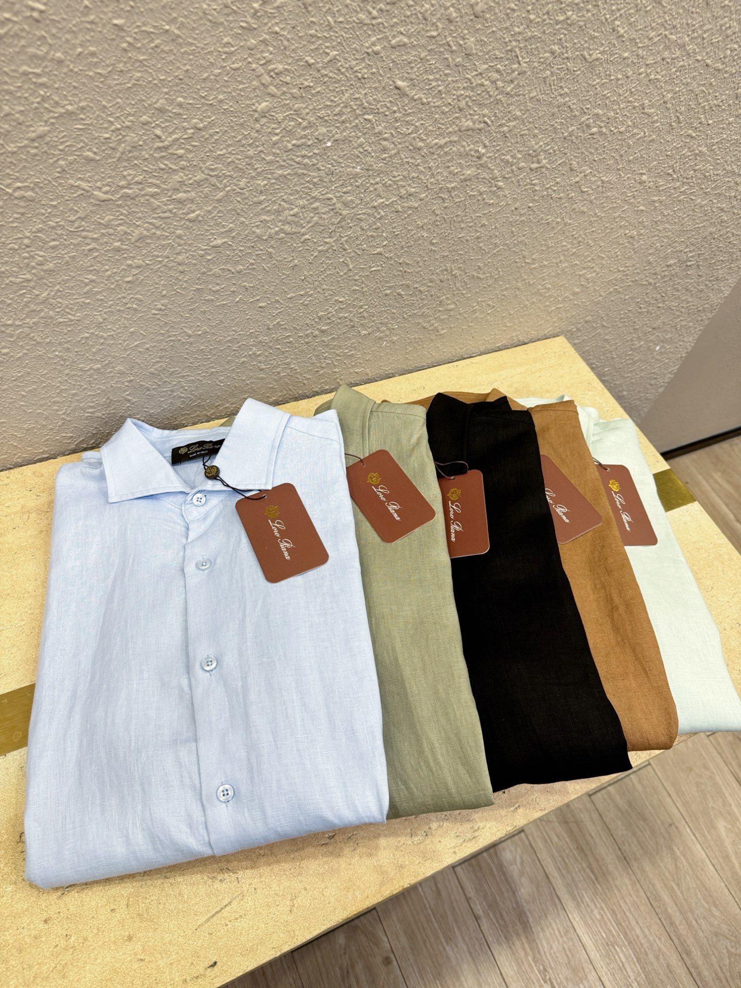 Loro Piana诺悠翩雅 2025专柜同款亚麻衬衫，100%亚麻面料，亚麻衬衫就足够腔调，作为衬衫外