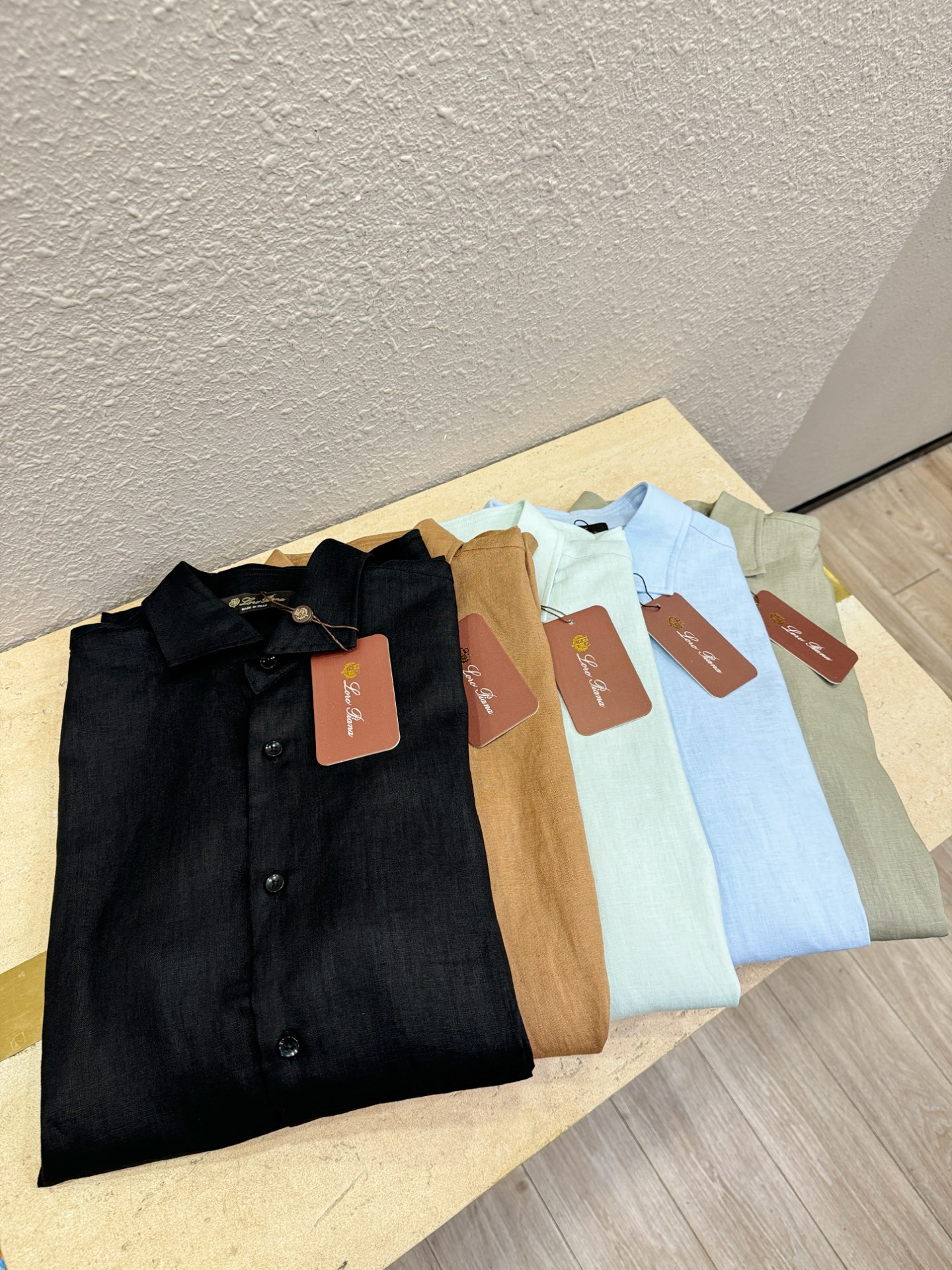 Loro Piana诺悠翩雅 2025专柜同款亚麻衬衫，100%亚麻面料，亚麻衬衫就足够腔调，作为衬衫外