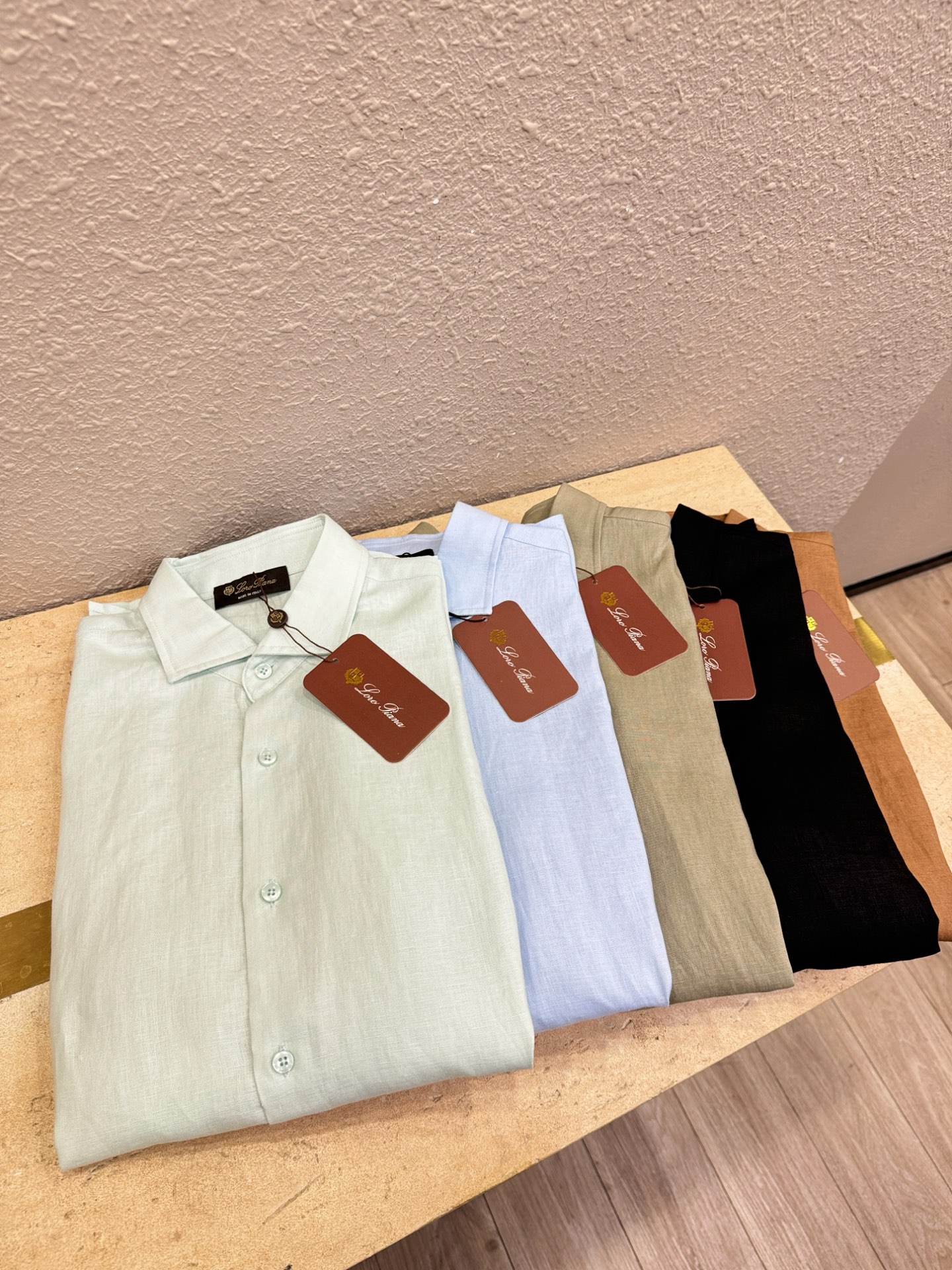 Loro Piana诺悠翩雅 2025专柜同款亚麻衬衫，100%亚麻面料，亚麻衬衫就足够腔调，作为衬衫外