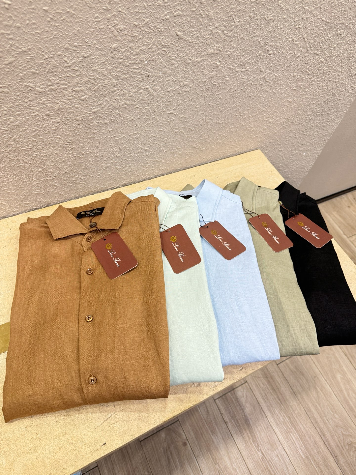 Loro Piana诺悠翩雅 2025专柜同款亚麻衬衫，100%亚麻面料，亚麻衬衫就足够腔调，作为衬衫外