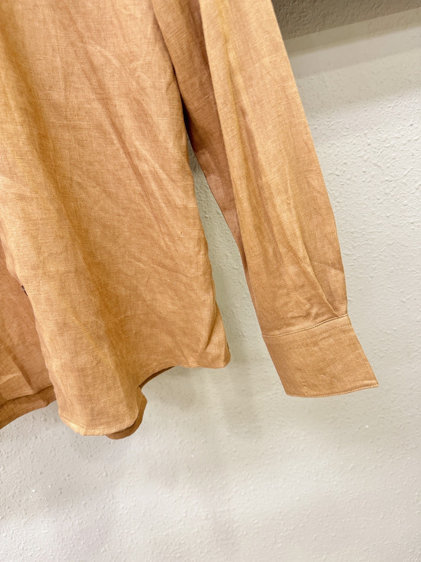 Loro Piana诺悠翩雅 2025专柜同款亚麻衬衫，100%亚麻面料，亚麻衬衫就足够腔调，作为衬衫外