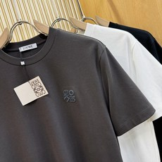 (最大可穿240斤) LOEWE罗意威 2025春夏新款短袖T恤!走秀图案时尚休闲短袖T恤衫!设计log (最大可穿240斤) LOEWE罗意威 2025春夏新款短袖T恤!走秀图案时尚休闲短袖T恤衫!设计log
