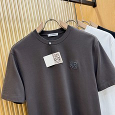 (最大可穿240斤) LOEWE罗意威 2025春夏新款短袖T恤!走秀图案时尚休闲短袖T恤衫!设计log (最大可穿240斤) LOEWE罗意威 2025春夏新款短袖T恤!走秀图案时尚休闲短袖T恤衫!设计log