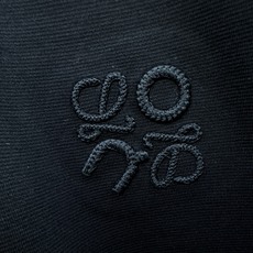(最大可穿240斤) LOEWE罗意威 2025春夏新款短袖T恤!走秀图案时尚休闲短袖T恤衫!设计log (最大可穿240斤) LOEWE罗意威 2025春夏新款短袖T恤!走秀图案时尚休闲短袖T恤衫!设计log