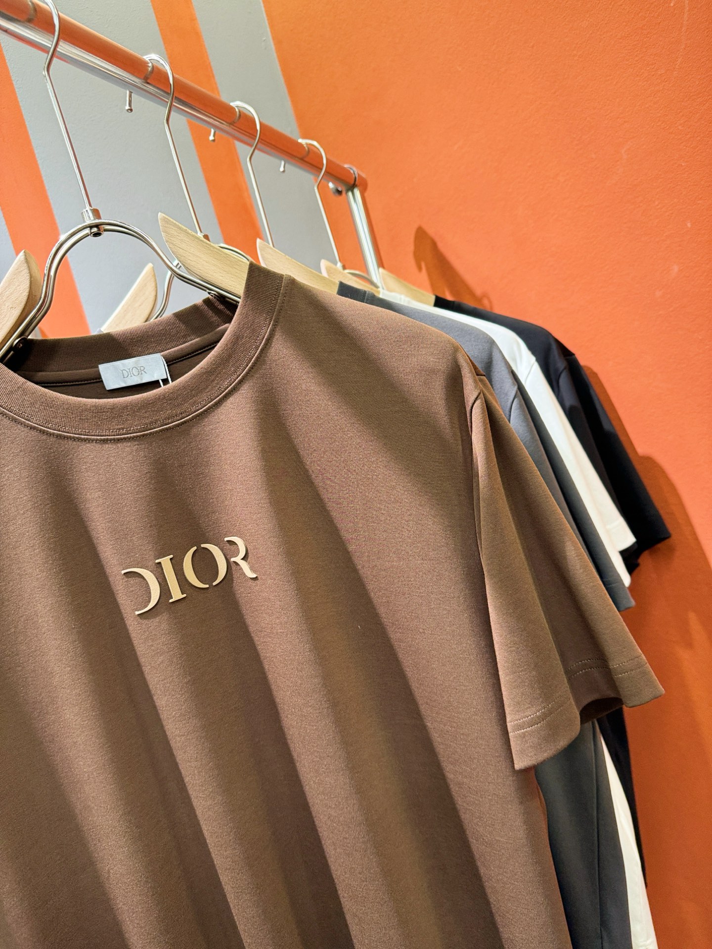 (最大可穿240斤) Dior迪奥 2025春夏新款短袖T恤！走秀图案时尚休闲短袖T恤衫！设计logo设