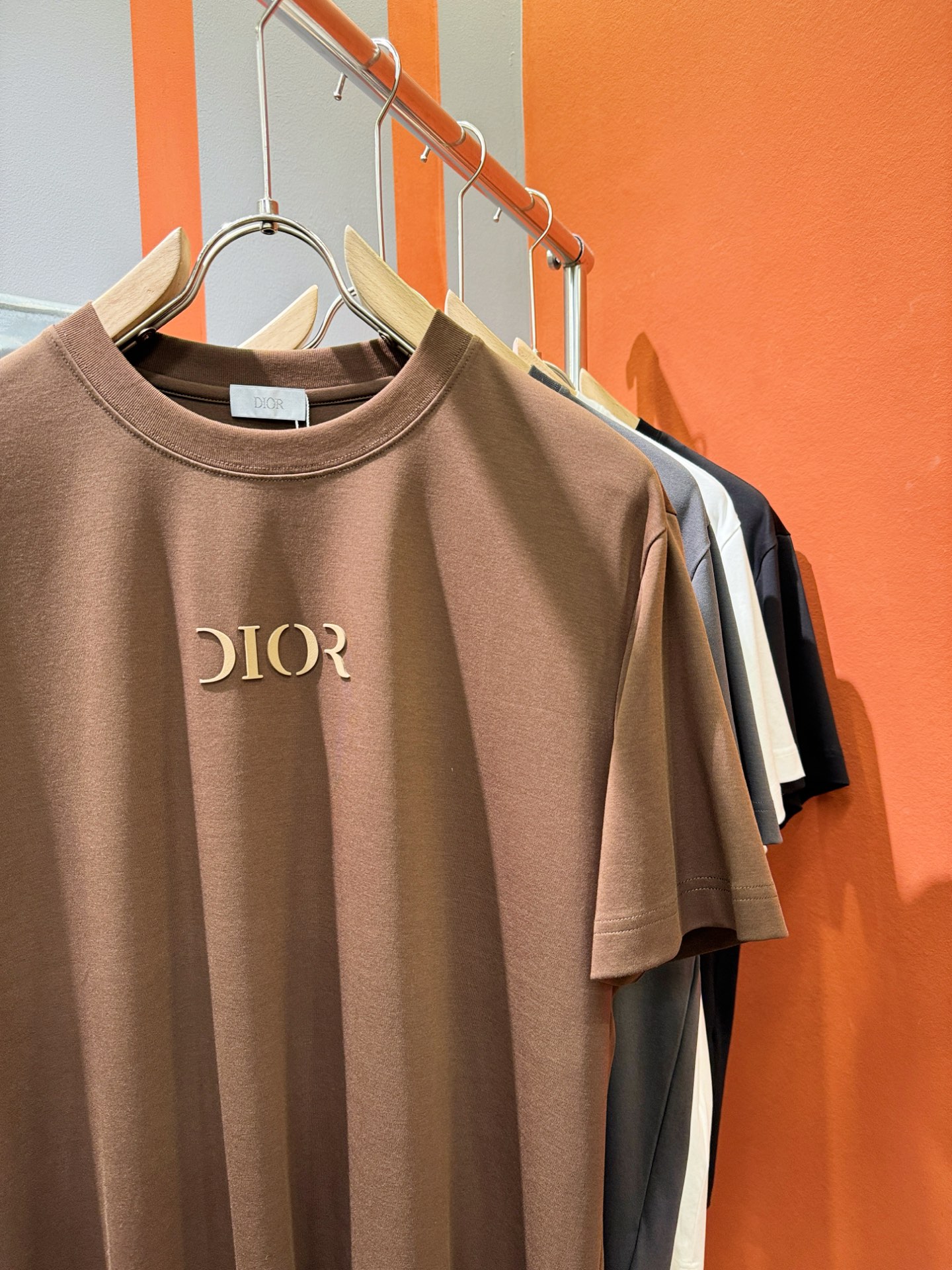 (最大可穿240斤) Dior迪奥 2025春夏新款短袖T恤！走秀图案时尚休闲短袖T恤衫！设计logo设