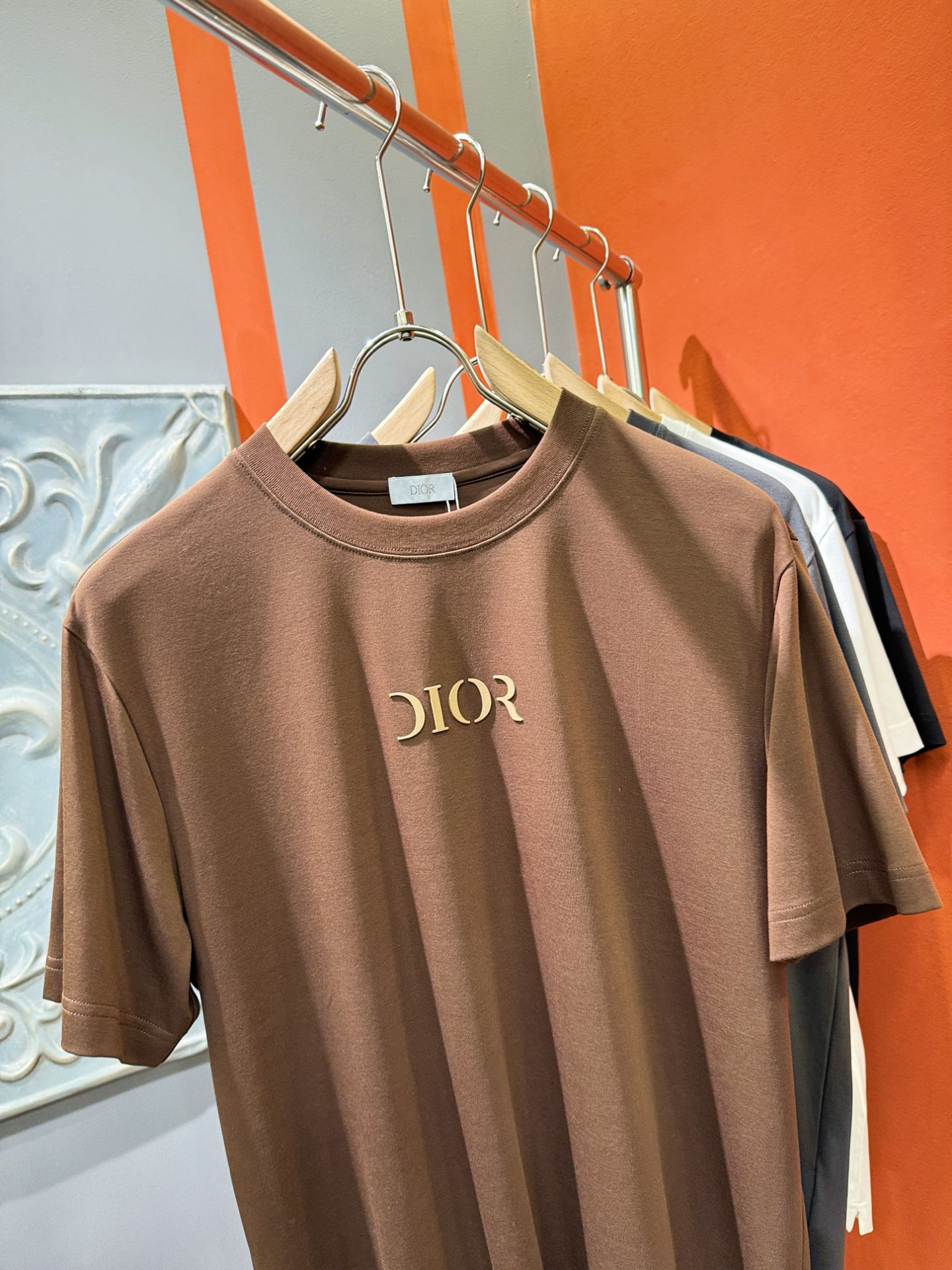 (最大可穿240斤) Dior迪奥 2025春夏新款短袖T恤！走秀图案时尚休闲短袖T恤衫！设计logo设