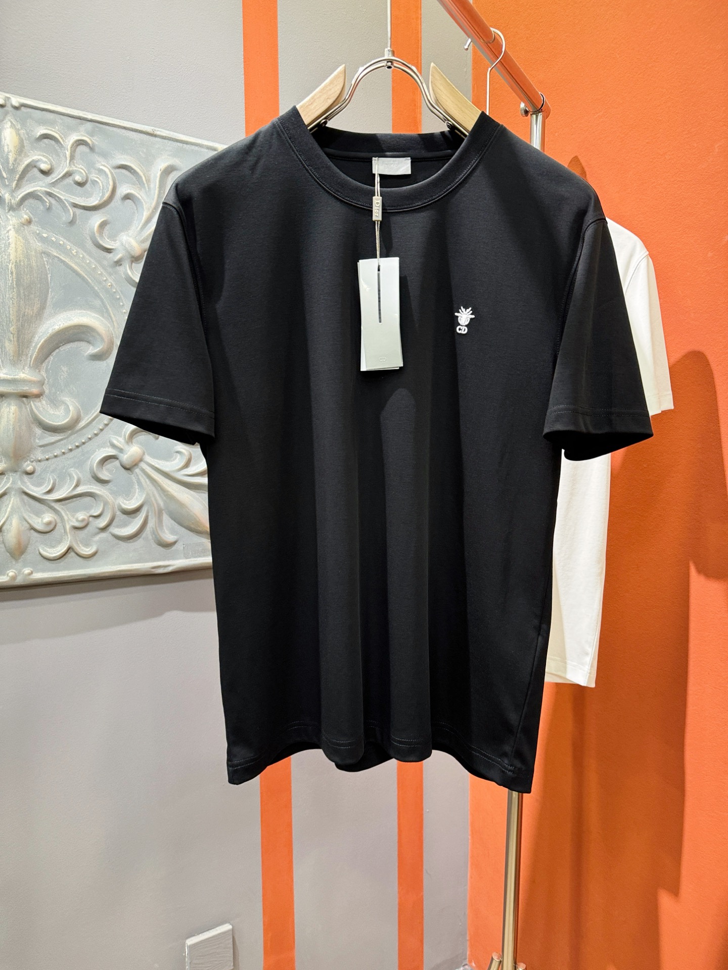 NO:509675,Dior 2025 spring and summer new short-sleeved products, imported original fabric, soft touch. Top imported private goods, fashionable design, trendy short-sleeved, undeniable quality, excellent effect on the upper body, the same style on the luxury official website!  Size S-XXL, dior, dior, T-shirt, alexander wang19860909Dior迪奥 2025春夏新品短袖,进口原版面料,手感柔软.顶级进口私货,时尚设计潮流短袖,不失奢华 品质毋庸置疑 上身效果超赞,奢华官网同款！尺码S-XXL,,dior,dior,T-shirt,alexander wang,Men's clothing