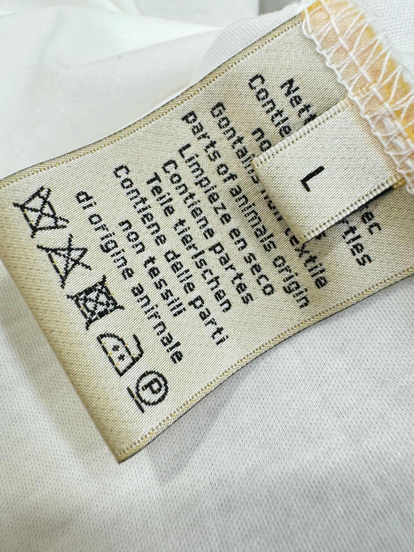 “New Hermès Essex 2025 Fall/Winter Long-Sleeve T-Shirts with Classic Logo Design – Men’s Comfortable and Stylish Collection” - 图片 7
