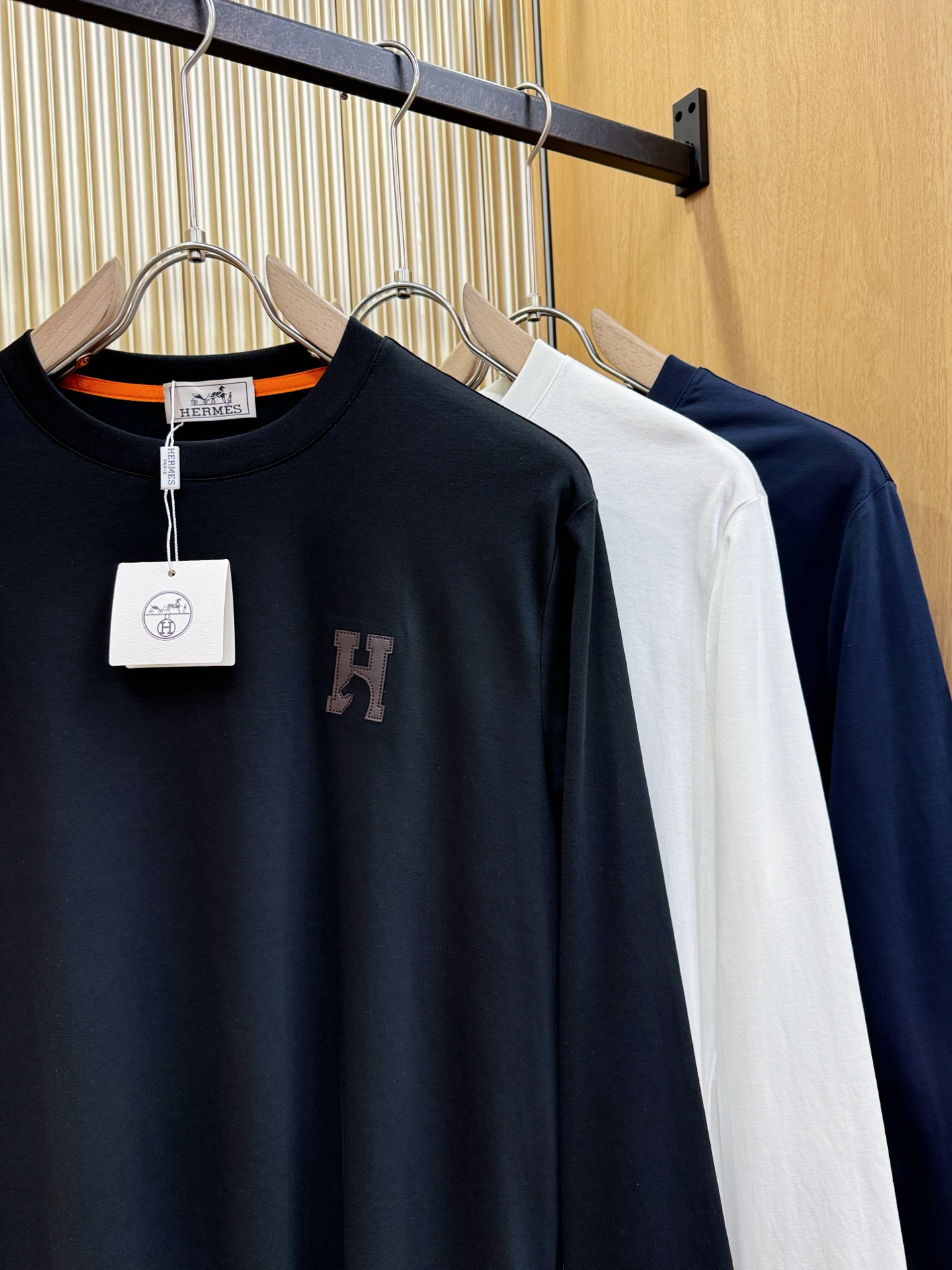 Hermès Essex 2025 Fall/Winter Long-Sleeve T-Shirts: Classic Logo Design, Custom Fabric, Men’s Fashion Essentials - 图片 3