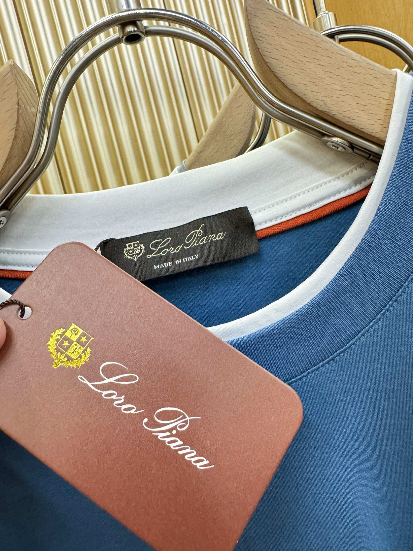 Title: Loro Piana Fall/Winter 2025 Men’s Long-Sleeve T-Shirts with Classic Logo Design and Custom Fabrics Summary: Loro Piana’s 2025 - 图片 7