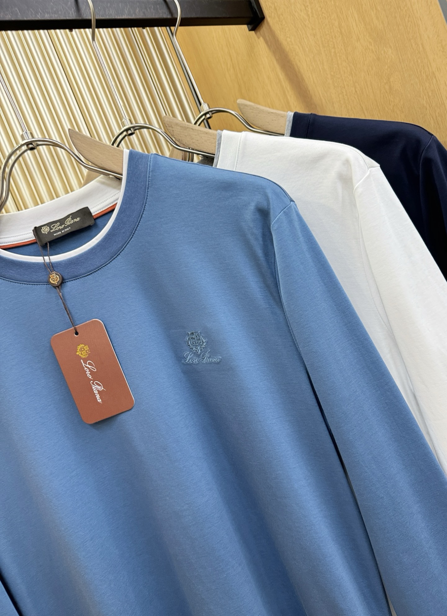 Title: Loro Piana Fall/Winter 2025 Men’s Long-Sleeve T-Shirts with Classic Logo Design and Custom Fabrics Summary: Loro Piana’s 2025 - 图片 6
