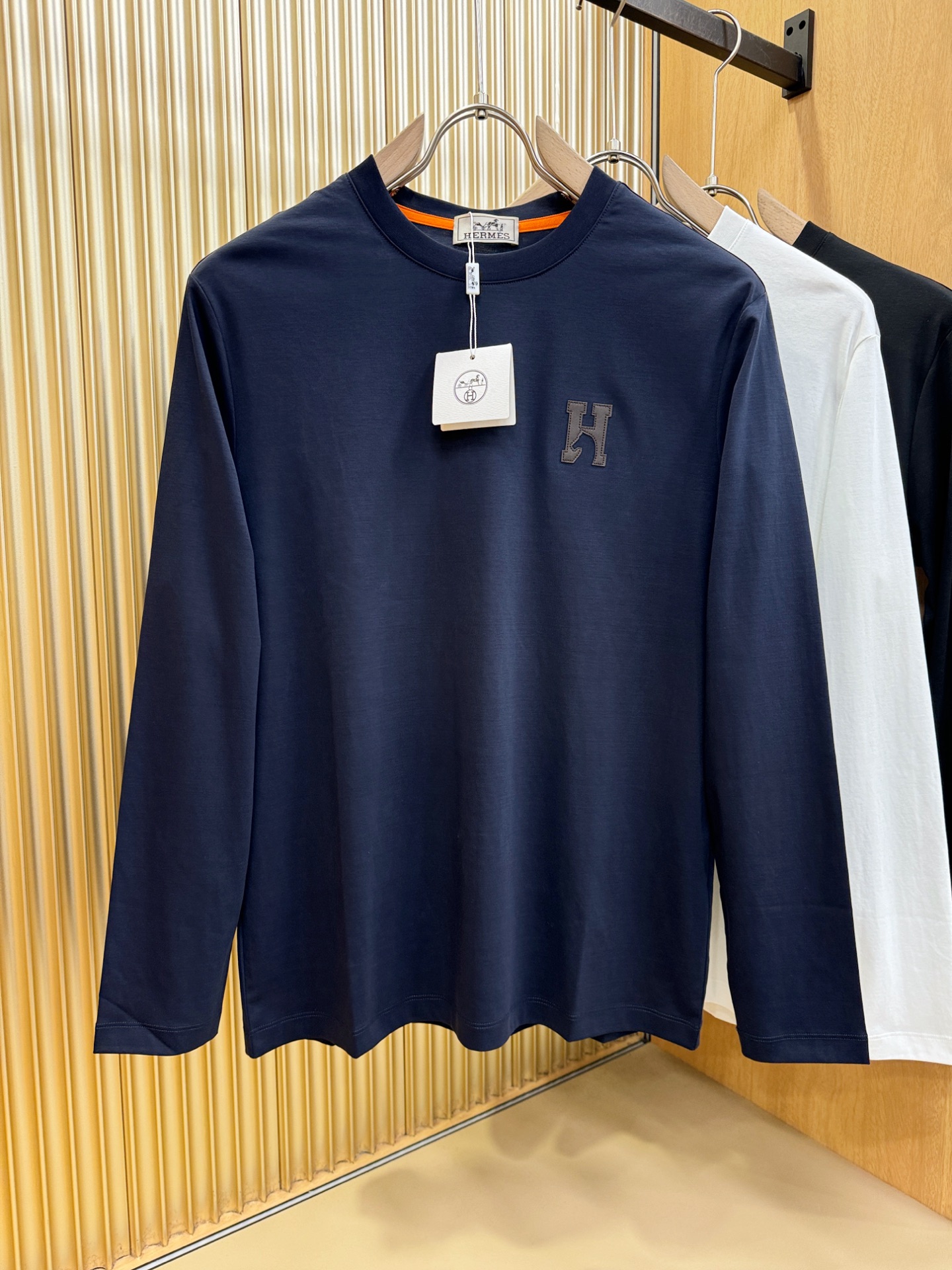Hermès Essex 2025 Fall/Winter Long-Sleeve T-Shirts: Classic Logo Design, Custom Fabric, Men’s Closet Essentials - 图片 1