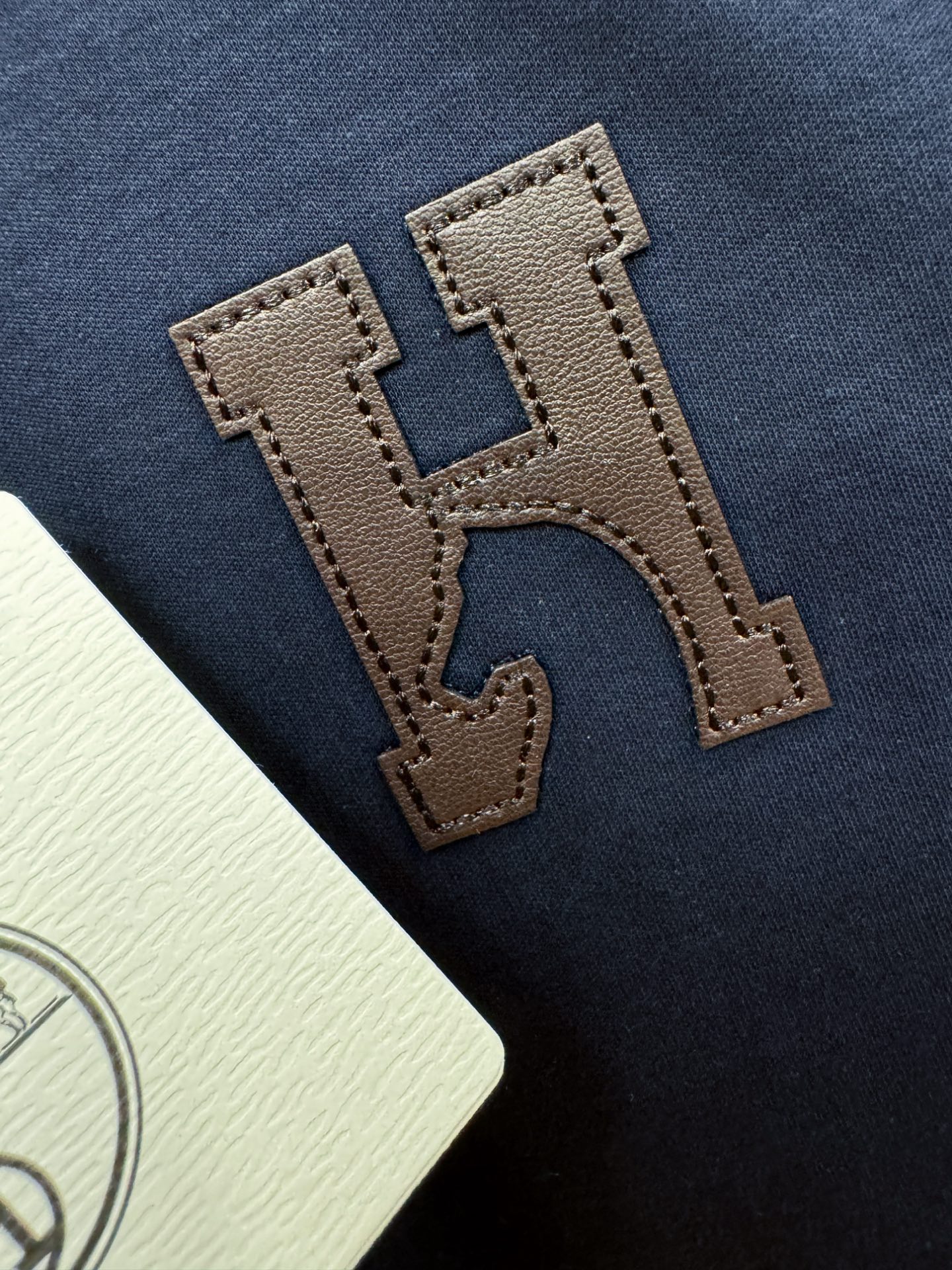 Hermès Essex 2025 Fall/Winter Long-Sleeve T-Shirts: Classic Logo Design, Custom Fabric, Men’s Closet Essentials - 图片 4