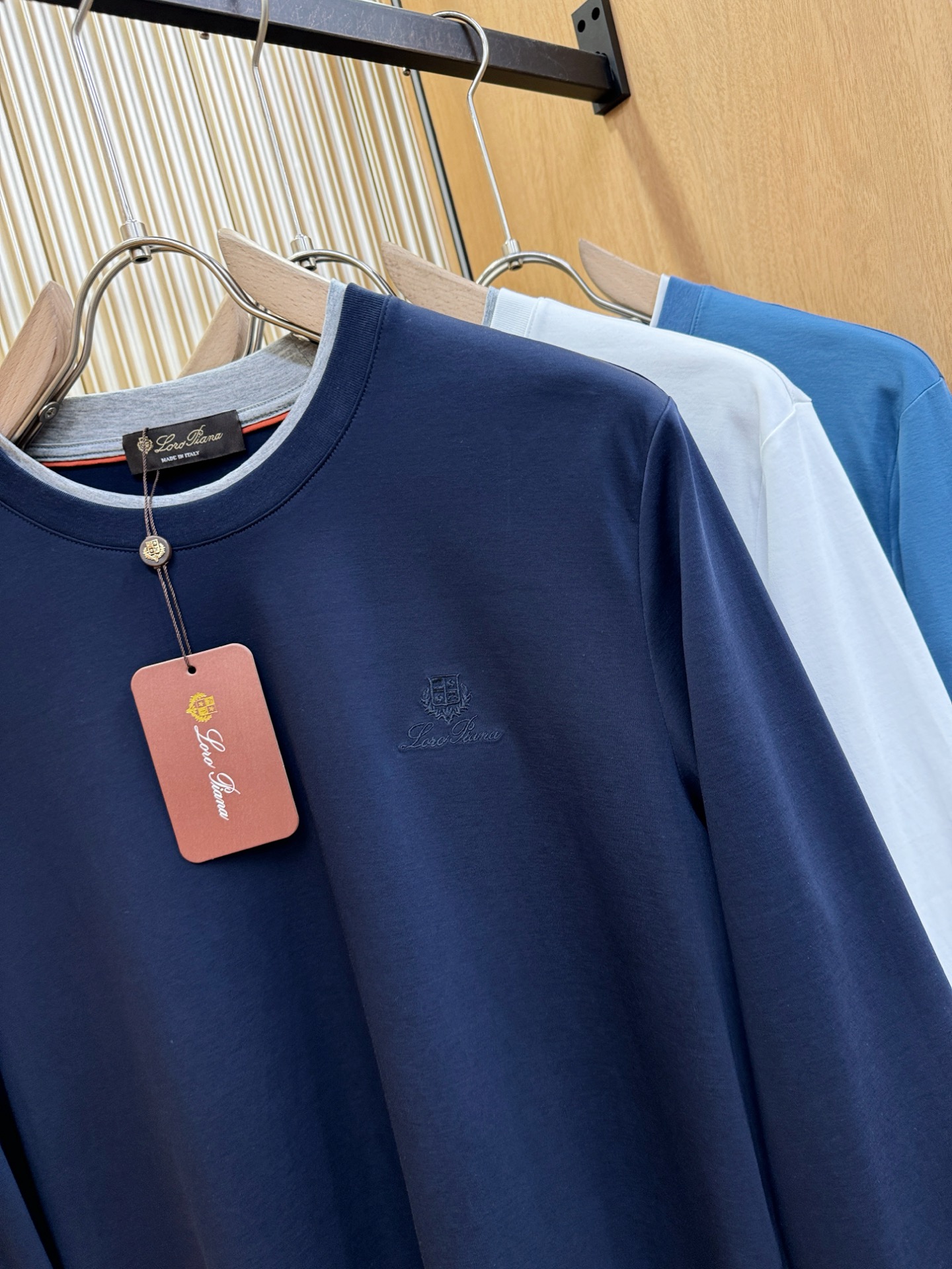 “2025 Loro Piana Men’s Long-Sleeve T-Shirts with Classic Logo Design and Custom Fabrics” - 图片 7