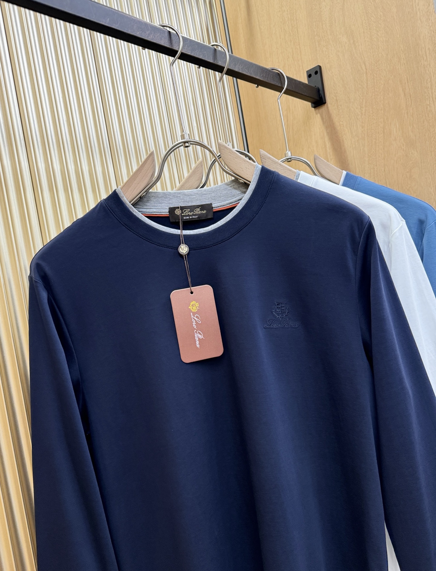 “2025 Loro Piana Men’s Long-Sleeve T-Shirts with Classic Logo Design and Custom Fabrics” - 图片 2