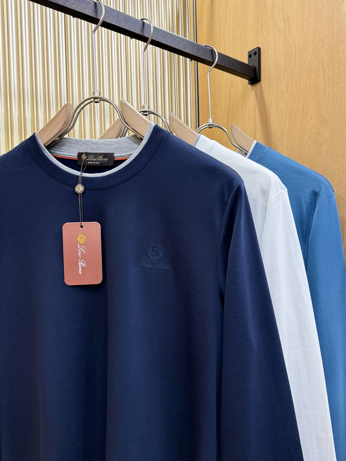 “2025 Loro Piana Men’s Long-Sleeve T-Shirts with Classic Logo Design and Custom Fabrics” - 图片 3