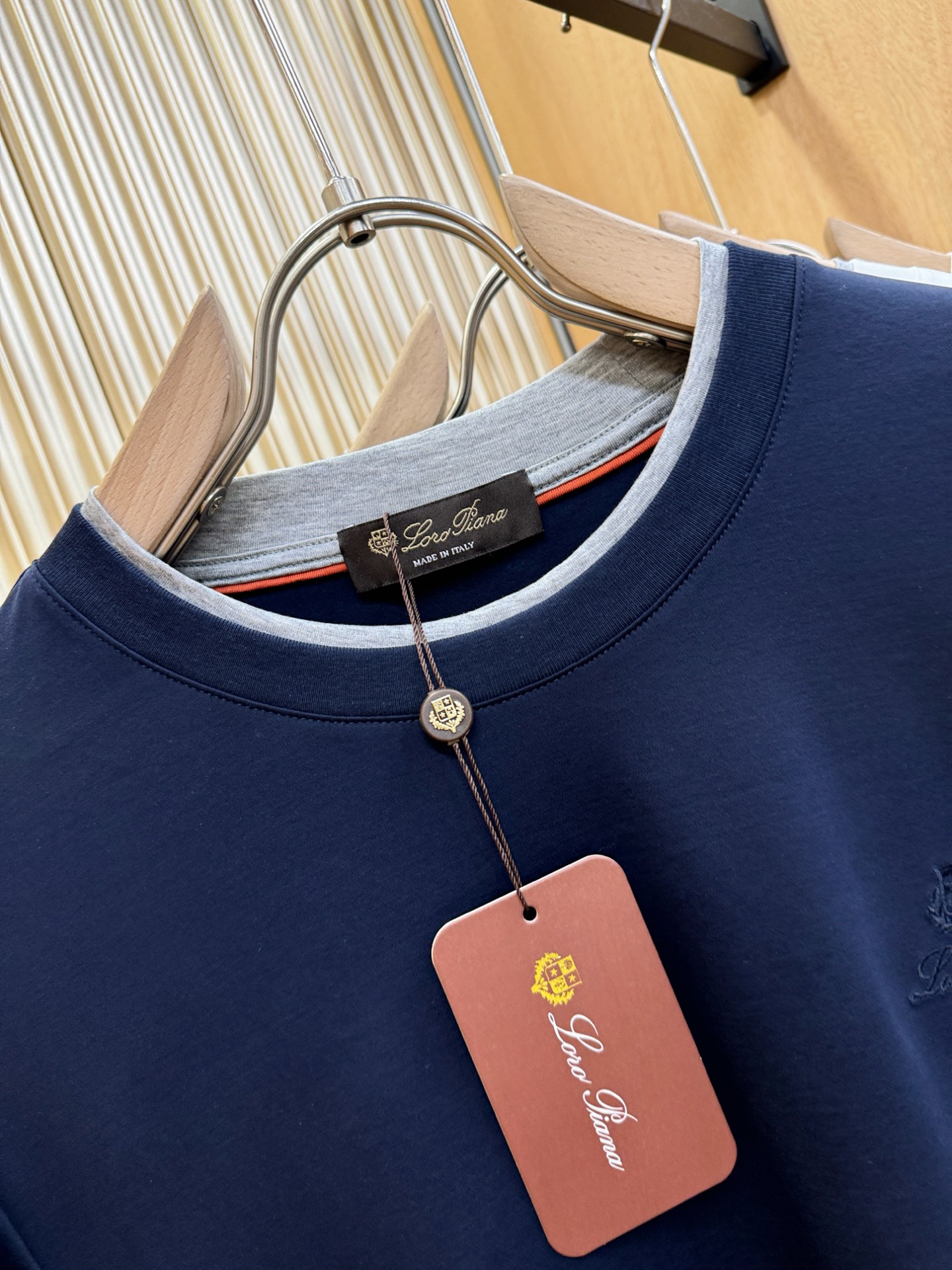 “2025 Loro Piana Men’s Long-Sleeve T-Shirts with Classic Logo Design and Custom Fabrics” - 图片 8