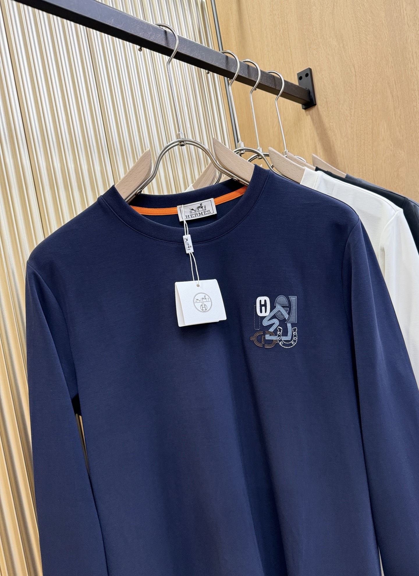 “New Hermès Essex 2025 Fall/Winter Long-Sleeve T-Shirts with Classic Logo Design for Men: Soft, Delicate, and Comfortable” - 图片 2