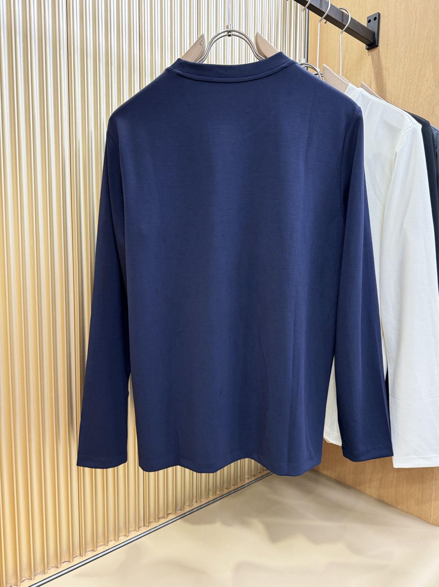 “New Hermès Essex 2025 Fall/Winter Long-Sleeve T-Shirts with Classic Logo Design for Men: Soft, Delicate, and Comfortable” - 图片 9