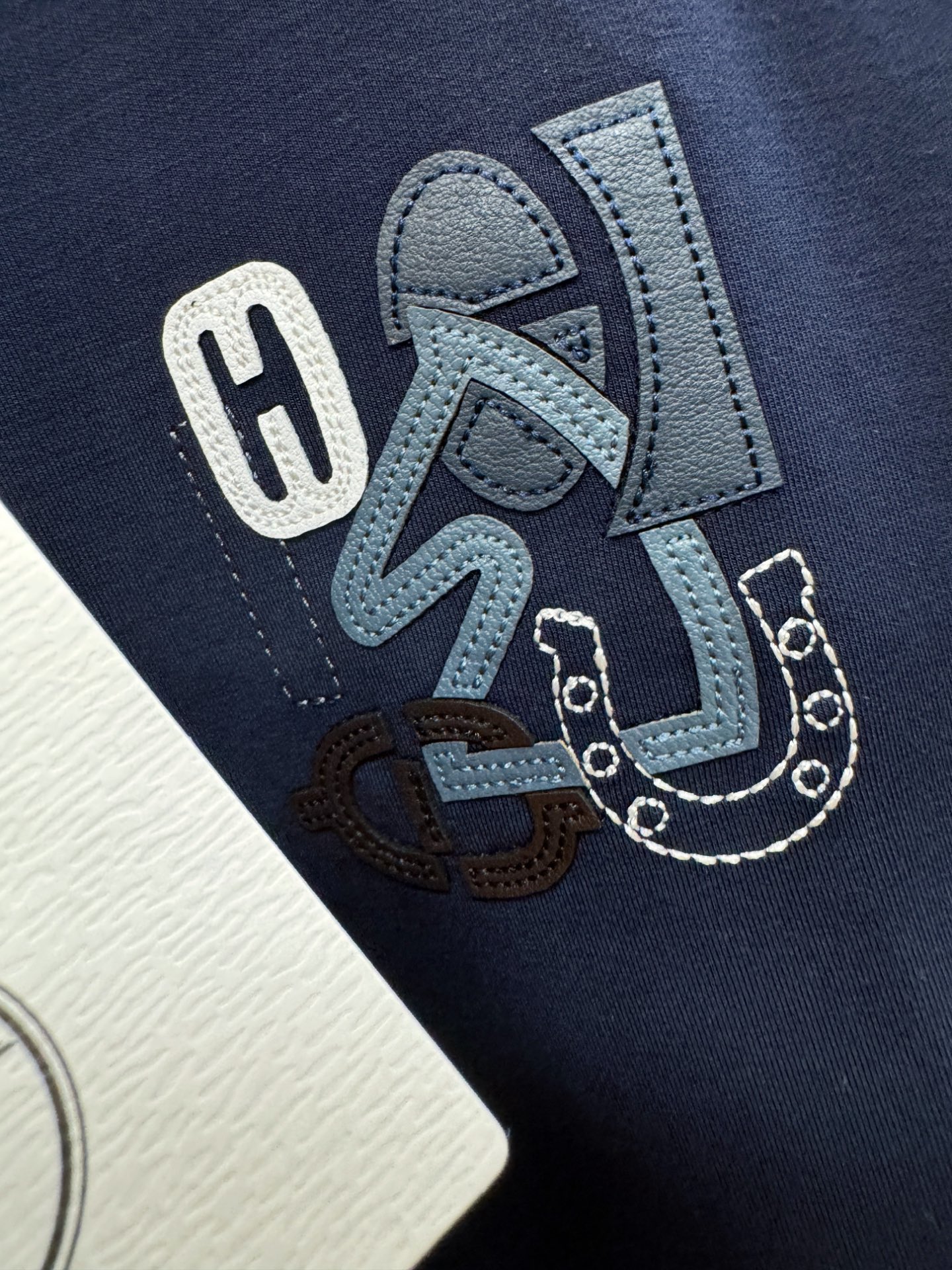 “New Hermès Essex 2025 Fall/Winter Long-Sleeve T-Shirts with Classic Logo Design for Men: Soft, Delicate, and Comfortable” - 图片 4