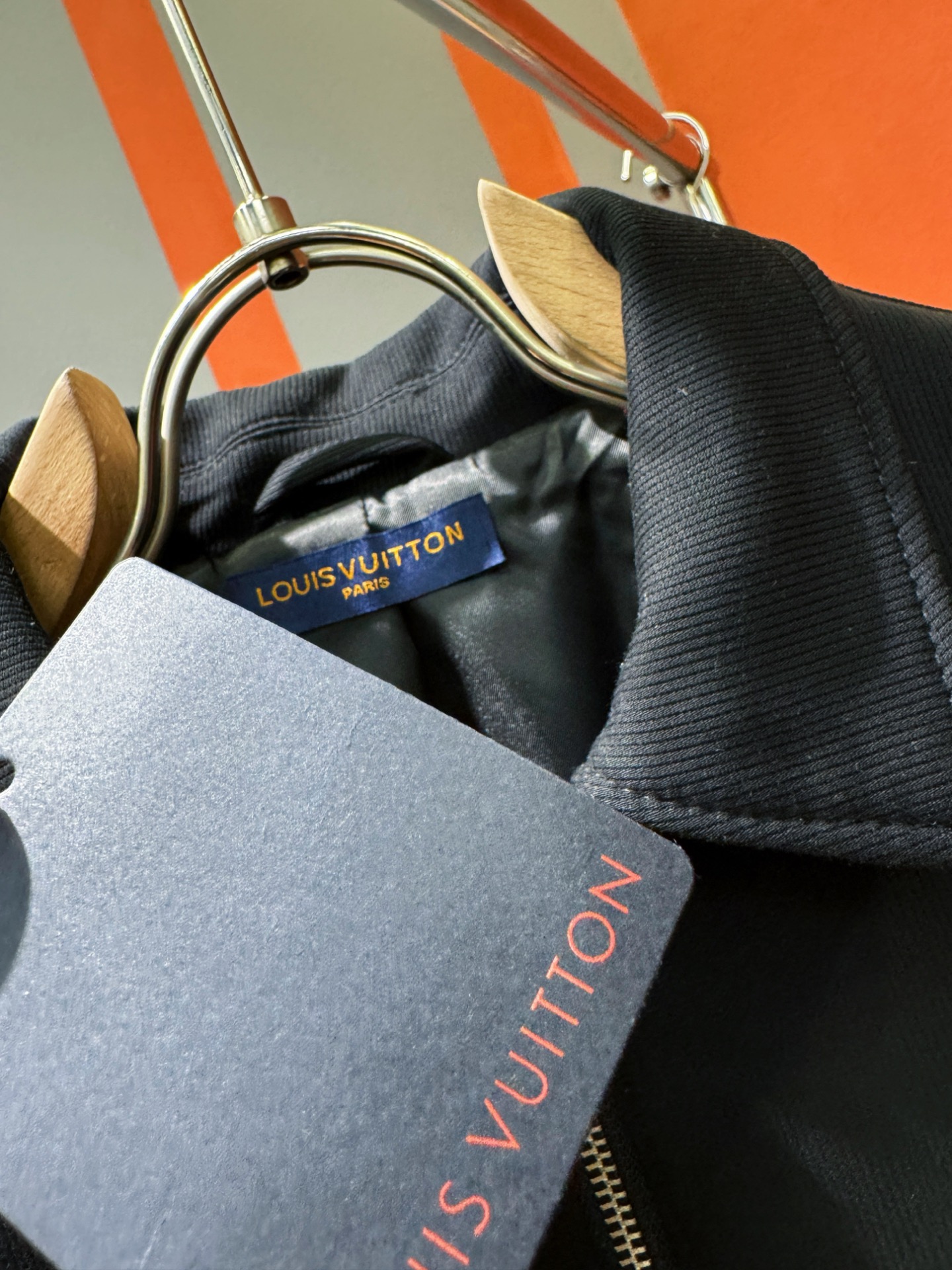 LV路易威登 2025新款夹克外套，原单狠货 意大利进口面料时尚夹克外套。欧洲专柜同步，上身更随意大方，