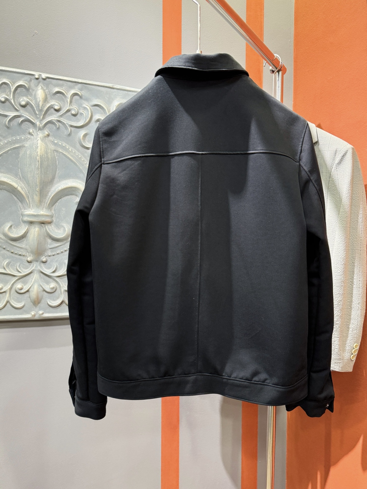 LV路易威登 2025新款夹克外套，原单狠货 意大利进口面料时尚夹克外套。欧洲专柜同步，上身更随意大方，