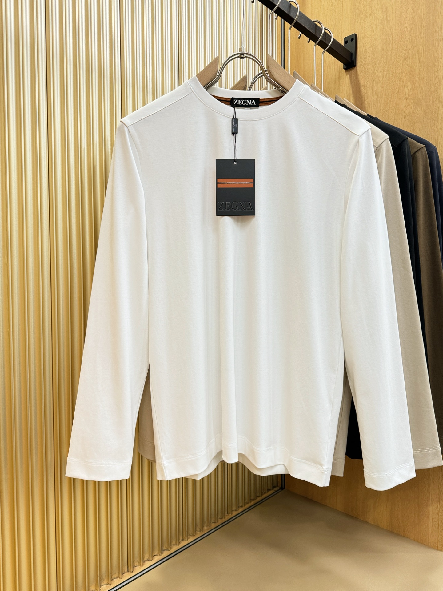 NO:509034,Ermenegildo Zeg*aJia 2025ss new product, long-sleeved T-shirt, classic logo design, versatile model, released simultaneously on the official website, customized fabric, soft and delicate, comfortable and breathable, extremely skin-friendly, perfectly interpreting the brand's fashion trend!  Men’s wardrobe are indispensable, and they are low-key designs and must-haves. Dears, please buy them quickly!  Code number M-4XL, tees, t-shirt, alexander wang19860909Ermenegildo Zeg*a杰*亚 2025ss新品 长袖T恤,经典Logo设计,百搭款 官网同步发售 定制面料,柔软细腻 舒适透气,亲肤感极高,完美诠释出品牌的时尚潮流！男人的衣柜都少不了基础 是低调的设计 必备款,亲们赶紧入手！码数M-4XL,,tees，t-shirt,alexander wang,Men's clothing