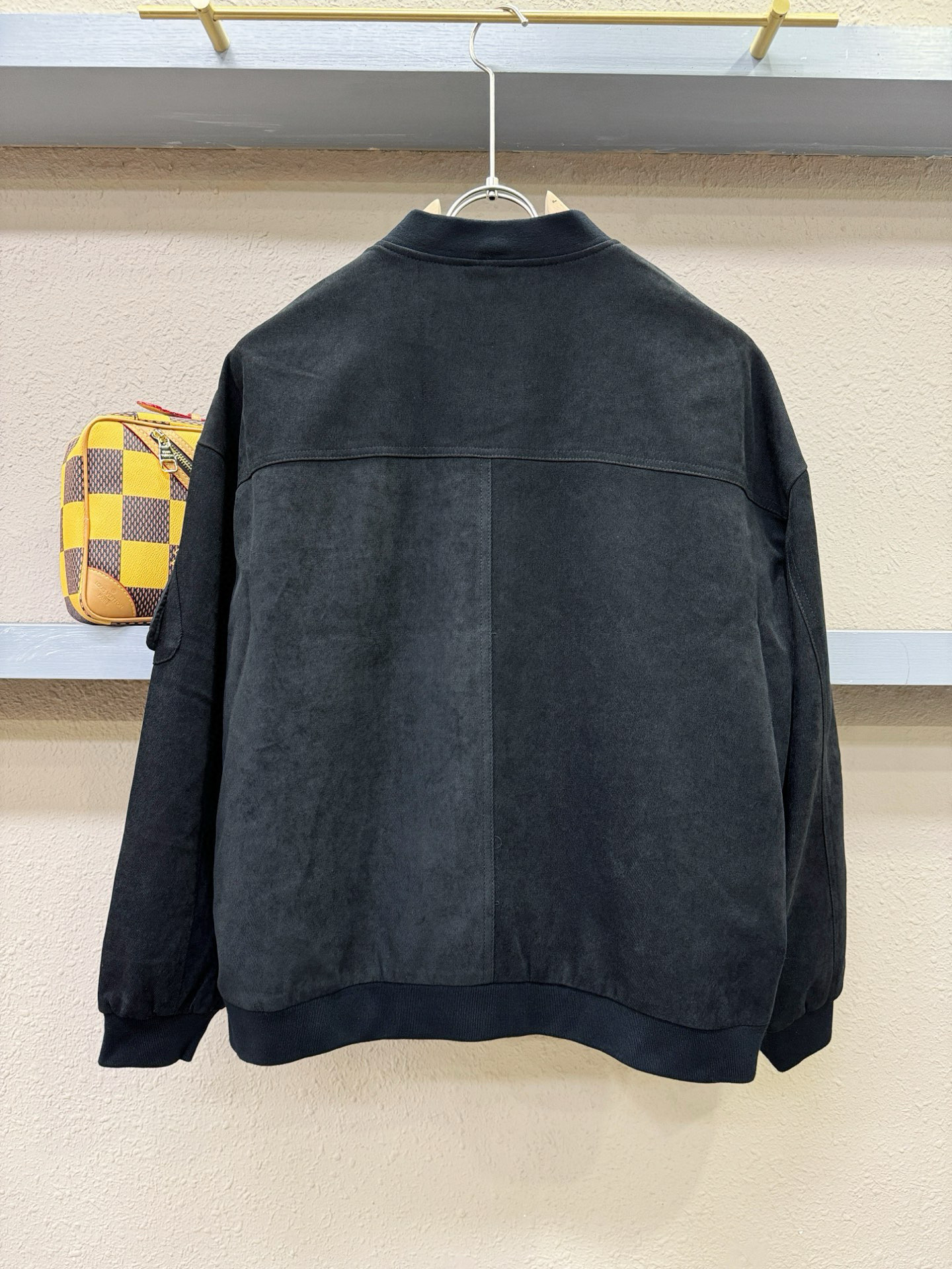 PRADA 普拉达 2025新款夹克外套，原单狠货 意大利进口面料时尚夹克外套。欧洲专柜同步，上身更随意