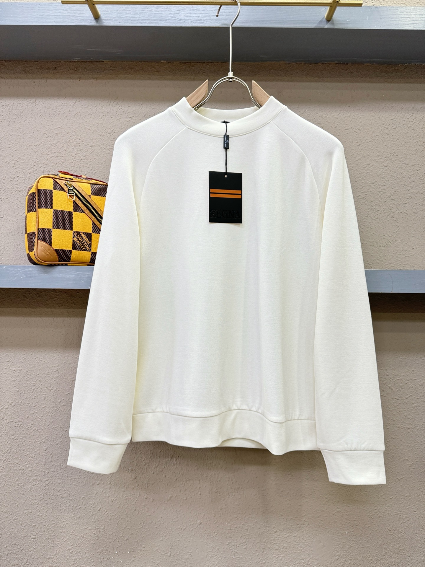 NO:509695,Ermenegildo Zeg*aJia 2025ss new product, long-sleeved T-shirt, classic logo design, versatile model, released simultaneously on the official website, customized fabric, soft and delicate, comfortable and breathable, extremely skin-friendly, perfectly interpreting the brand's fashion trend!  Men’s wardrobe are indispensable, and they are low-key designs and must-haves. Dears, please buy them quickly!  Code number M-4XL, tees, t-shirt, alexander wang19860909Ermenegildo Zeg*a杰*亚 2025ss新品 长袖T恤,经典Logo设计,百搭款 官网同步发售 定制面料,柔软细腻 舒适透气,亲肤感极高,完美诠释出品牌的时尚潮流！男人的衣柜都少不了基础 是低调的设计 必备款,亲们赶紧入手！码数M-4XL,,tees，t-shirt,alexander wang,Men's clothing