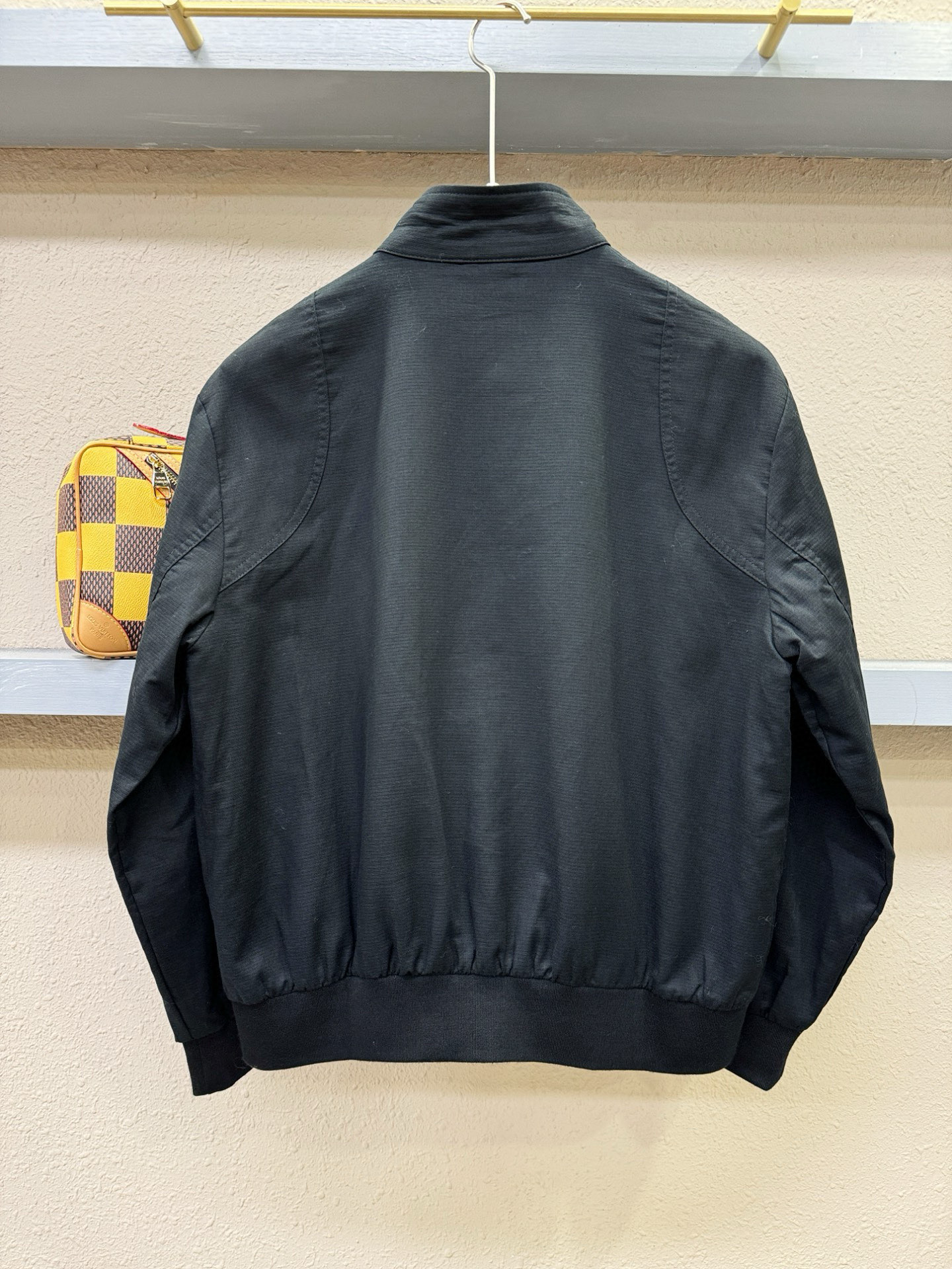 PRADA 普拉达 2025新款夹克外套，原单狠货 意大利进口面料时尚夹克外套。欧洲专柜同步，上身更随意