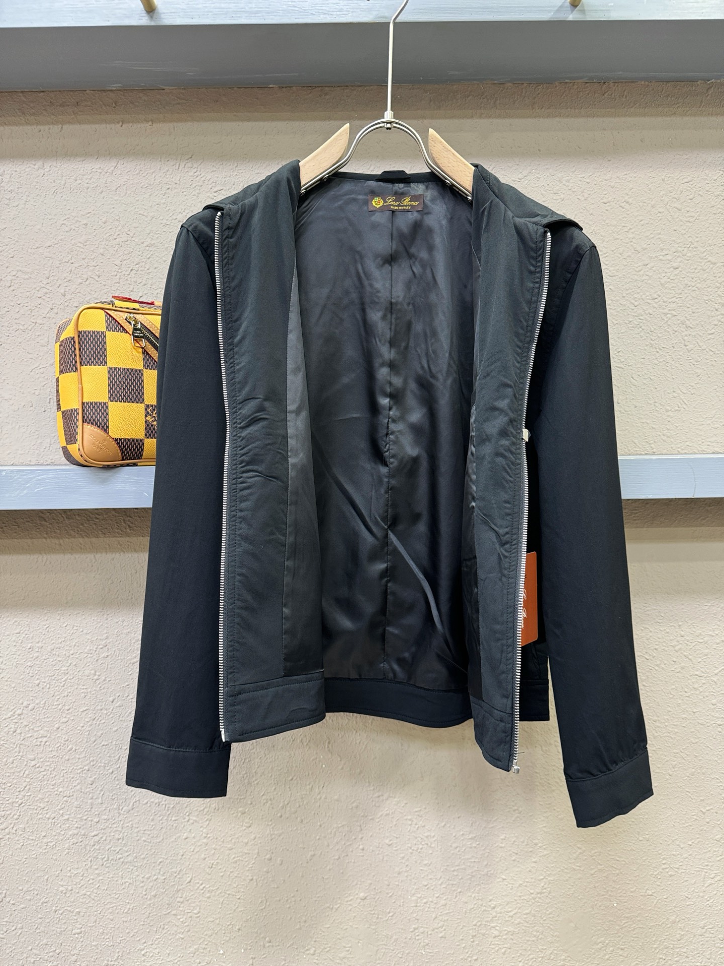 Loro Piana诺悠翩雅 2025新款 夹克外套，意大利进口面料时尚夹克外套。欧洲专柜同步，上身更随