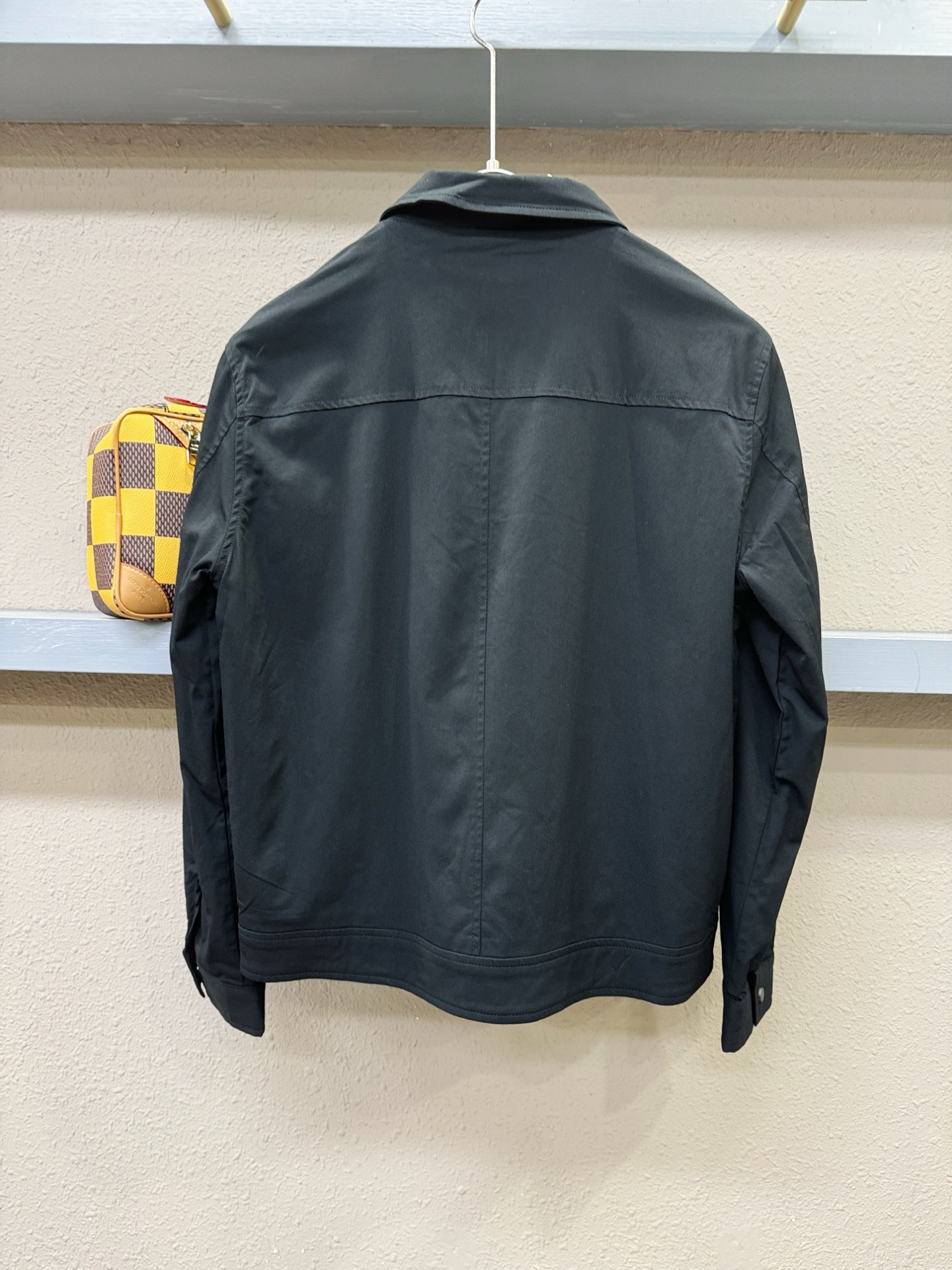 Loro Piana诺悠翩雅 2025新款 夹克外套，意大利进口面料时尚夹克外套。欧洲专柜同步，上身更随