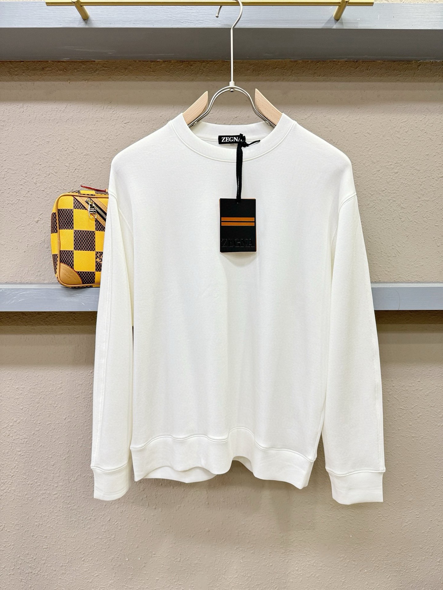 NO:511088,Ermenegildo Zeg*aJia 2025ss autumn and winter new products, long-sleeved sweatshirt, classic logo design, versatile models, released simultaneously on the official website. Customized fabrics, soft and delicate, comfortable and breathable, with a high skin-friendly feel, perfectly interpreting the brand's fashion trend!  Men’s wardrobe are indispensable, and they are low-key designs and must-haves. Dears, please buy them quickly!  Code number M-4XL, hoodie, sweatshirts, alexander wang19860909Ermenegildo Zeg*a杰*亚 2025ss秋冬新品 长袖卫衣,经典Logo设计,百搭款 官网同步发售 定制面料,柔软细腻 舒适透气,亲肤感极高,完美诠释出品牌的时尚潮流！男人的衣柜都少不了基础 是低调的设计 必备款,亲们赶紧入手！码数M-4XL,,hoodie,sweatshirts,alexander wang,Men's clothing