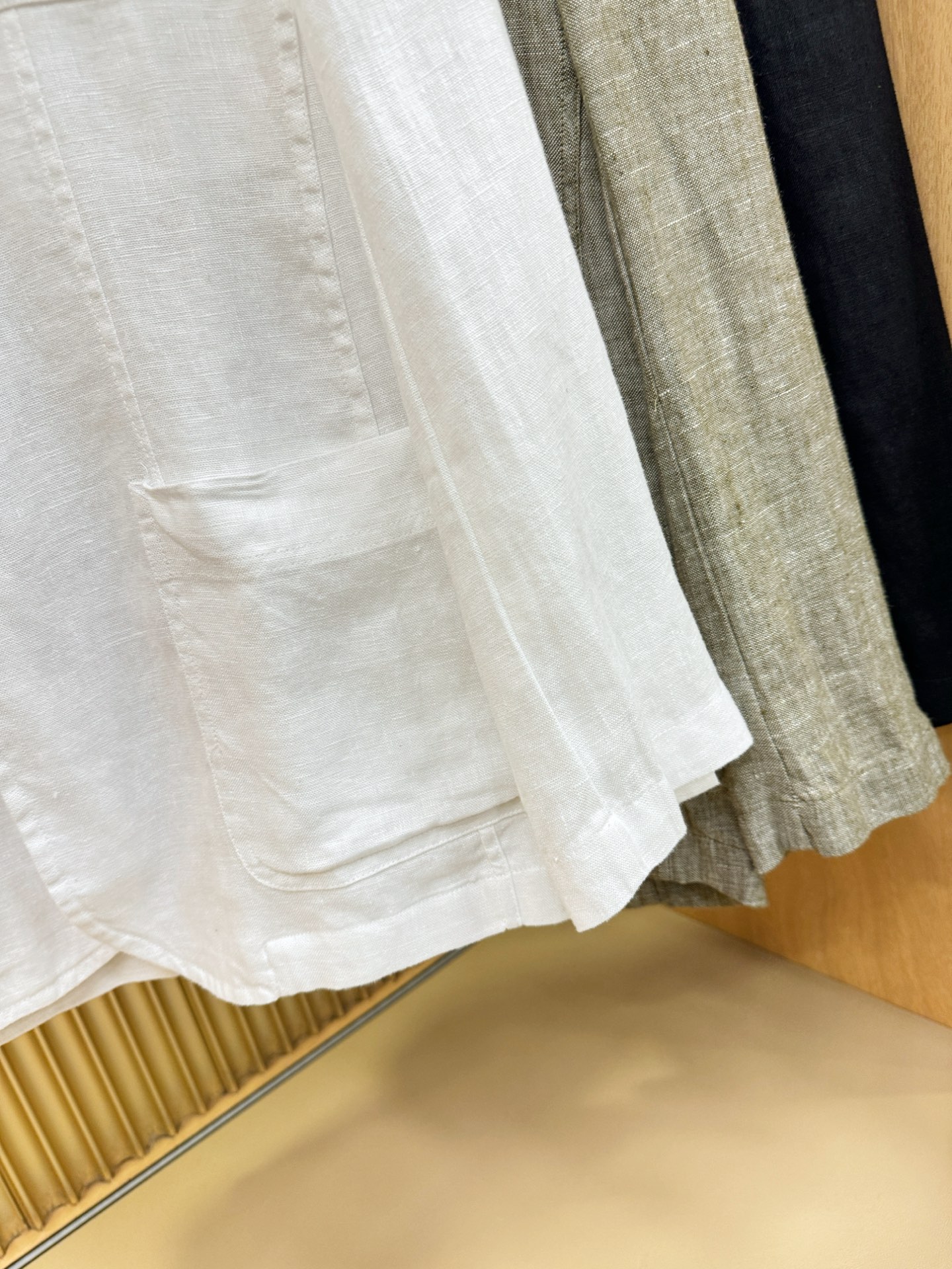 Loro Piana诺悠翩雅 2025春夏专柜同款亚麻外套，100%亚麻面料，亚麻自带的麻结肌理，让整体