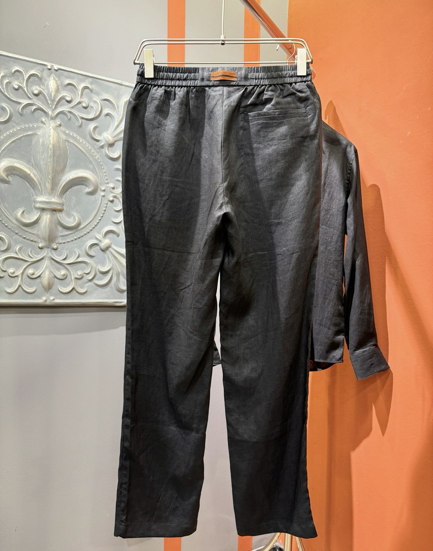 裤子，Loro Piana诺悠翩雅 2025春夏专柜同款亚麻套装，100%亚麻面料，亚麻衬衫就足够腔调，