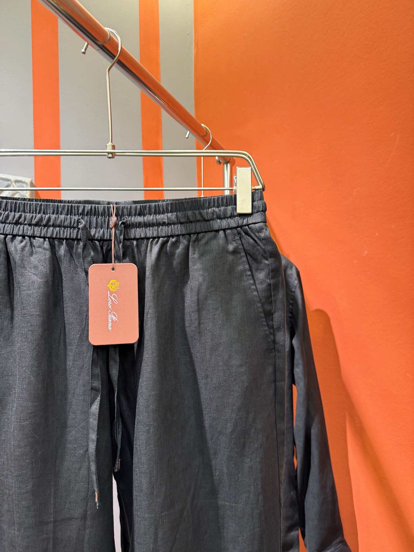 裤子，Loro Piana诺悠翩雅 2025春夏专柜同款亚麻套装，100%亚麻面料，亚麻衬衫就足够腔调，