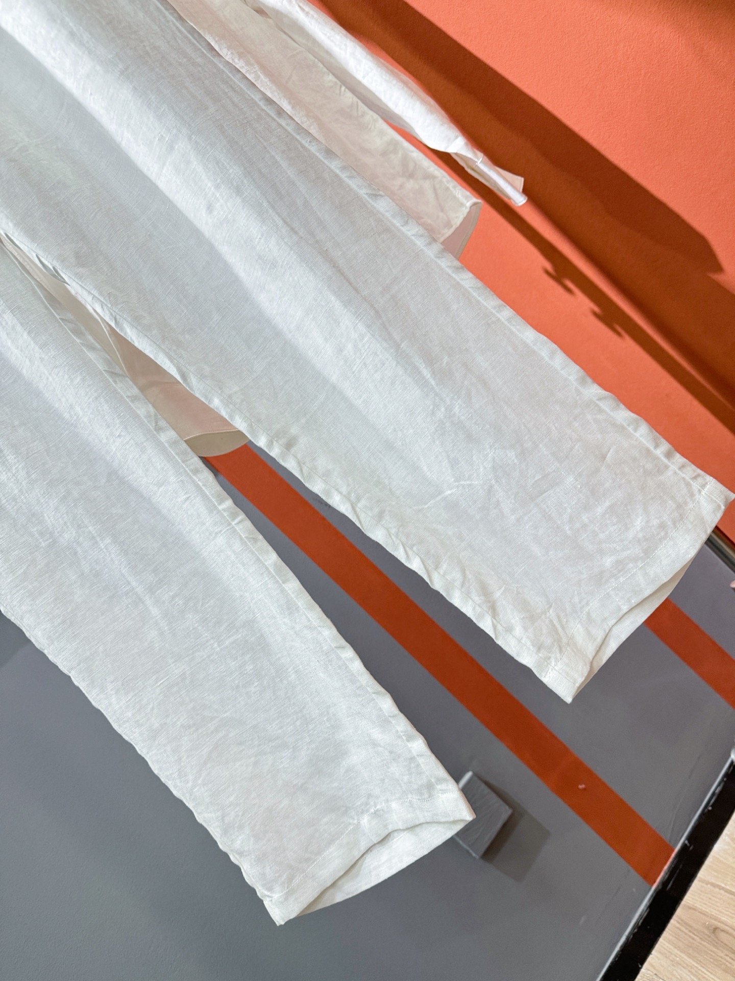 裤子，Loro Piana诺悠翩雅 2025春夏专柜同款亚麻套装，100%亚麻面料，亚麻衬衫就足够腔调，