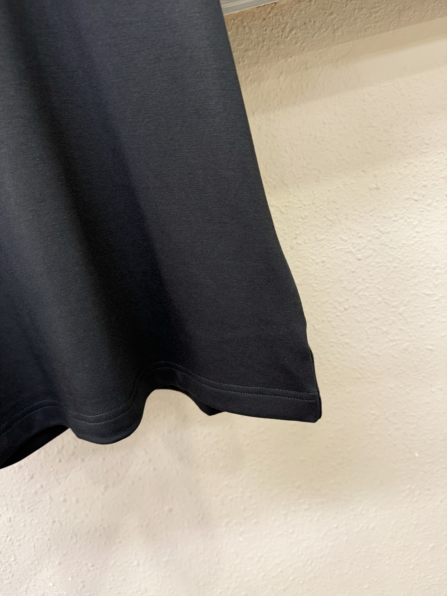 BURBERRY巴宝莉 顶级品质 2025秋冬新品短袖！原版定制面料，手感柔软。顶级进口私货，时尚设计潮