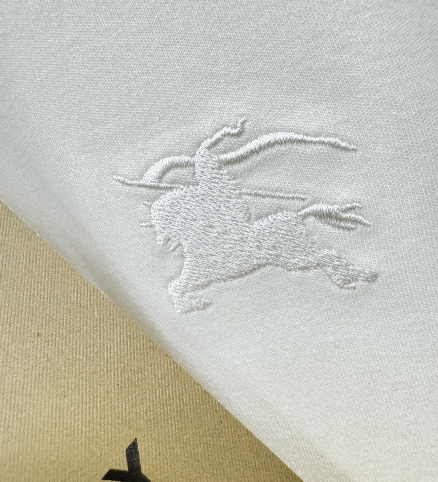 BURBERRY巴宝莉 顶级品质 2025秋冬新品短袖！原版定制面料，手感柔软。顶级进口私货，时尚设计潮