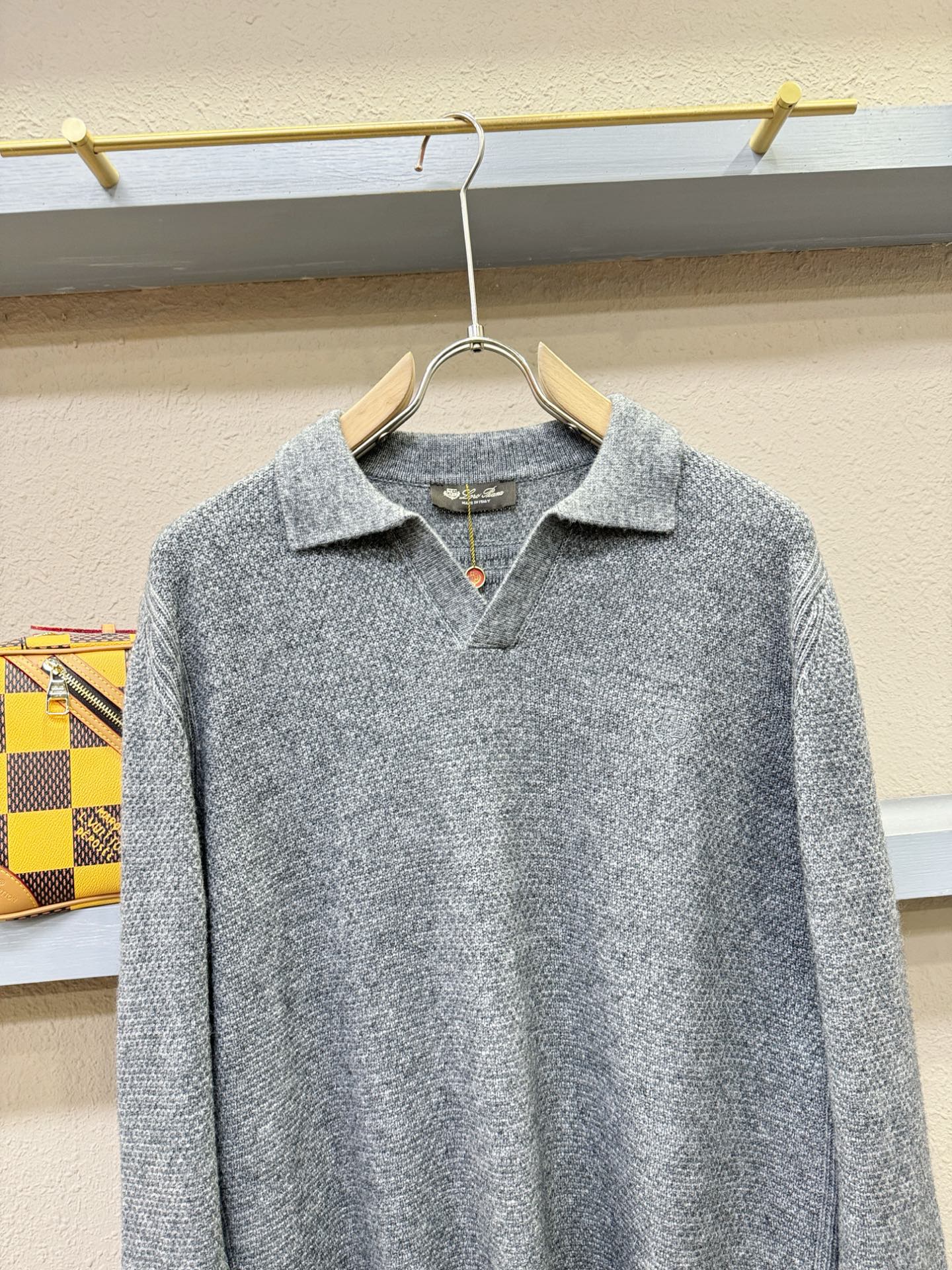 Loro Piana诺悠翩雅 新品爆款 2025秋冬新品羊毛毛衣 胸前品牌Golo刺绣，经典简约大气品牌