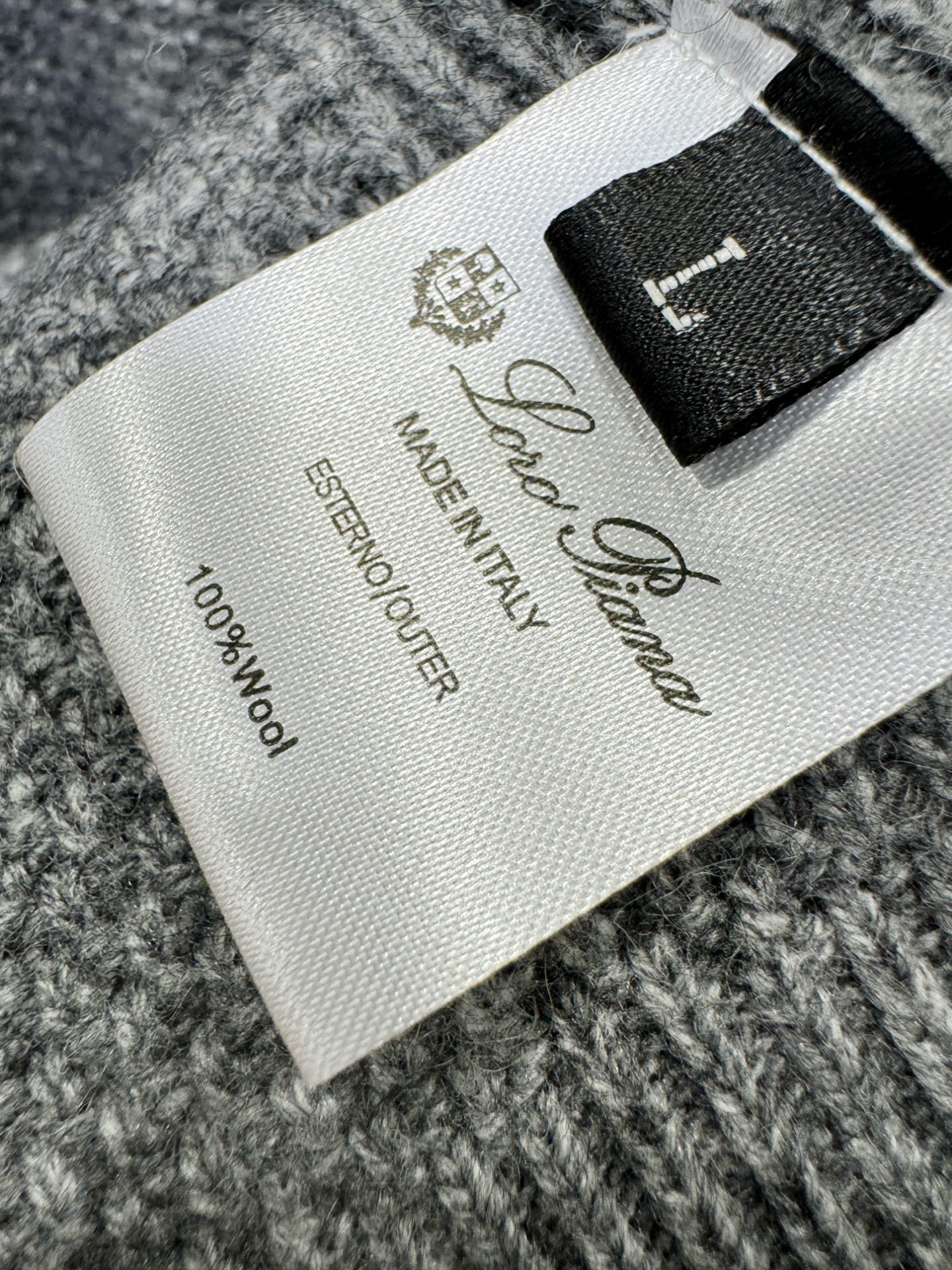 Loro Piana诺悠翩雅 新品爆款 2025秋冬新品羊毛毛衣 胸前品牌Golo刺绣，经典简约大气品牌