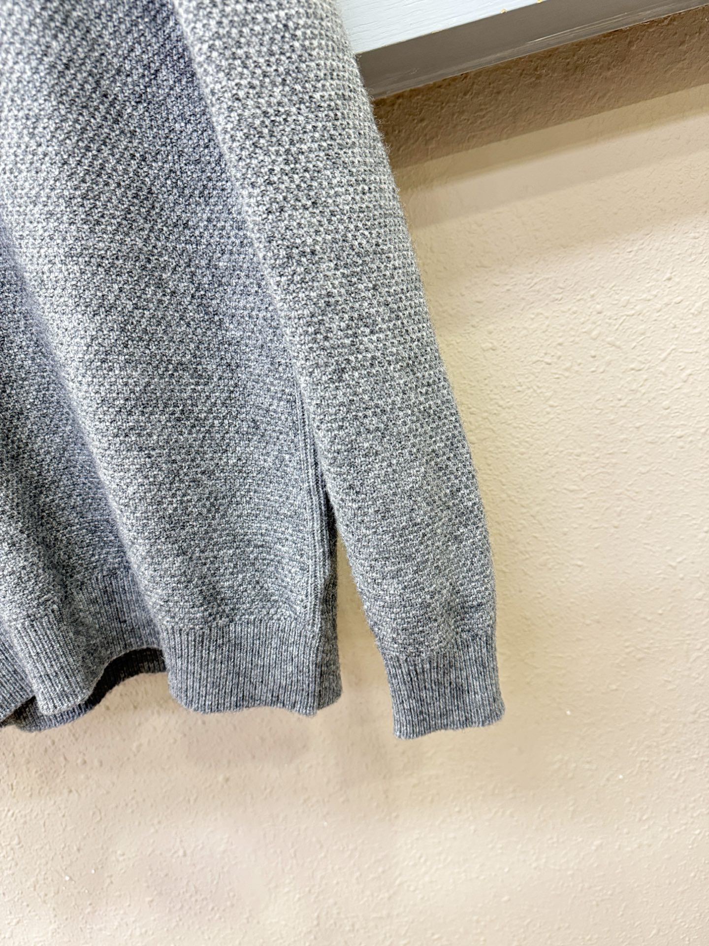 Loro Piana诺悠翩雅 新品爆款 2025秋冬新品羊毛毛衣 胸前品牌Golo刺绣，经典简约大气品牌